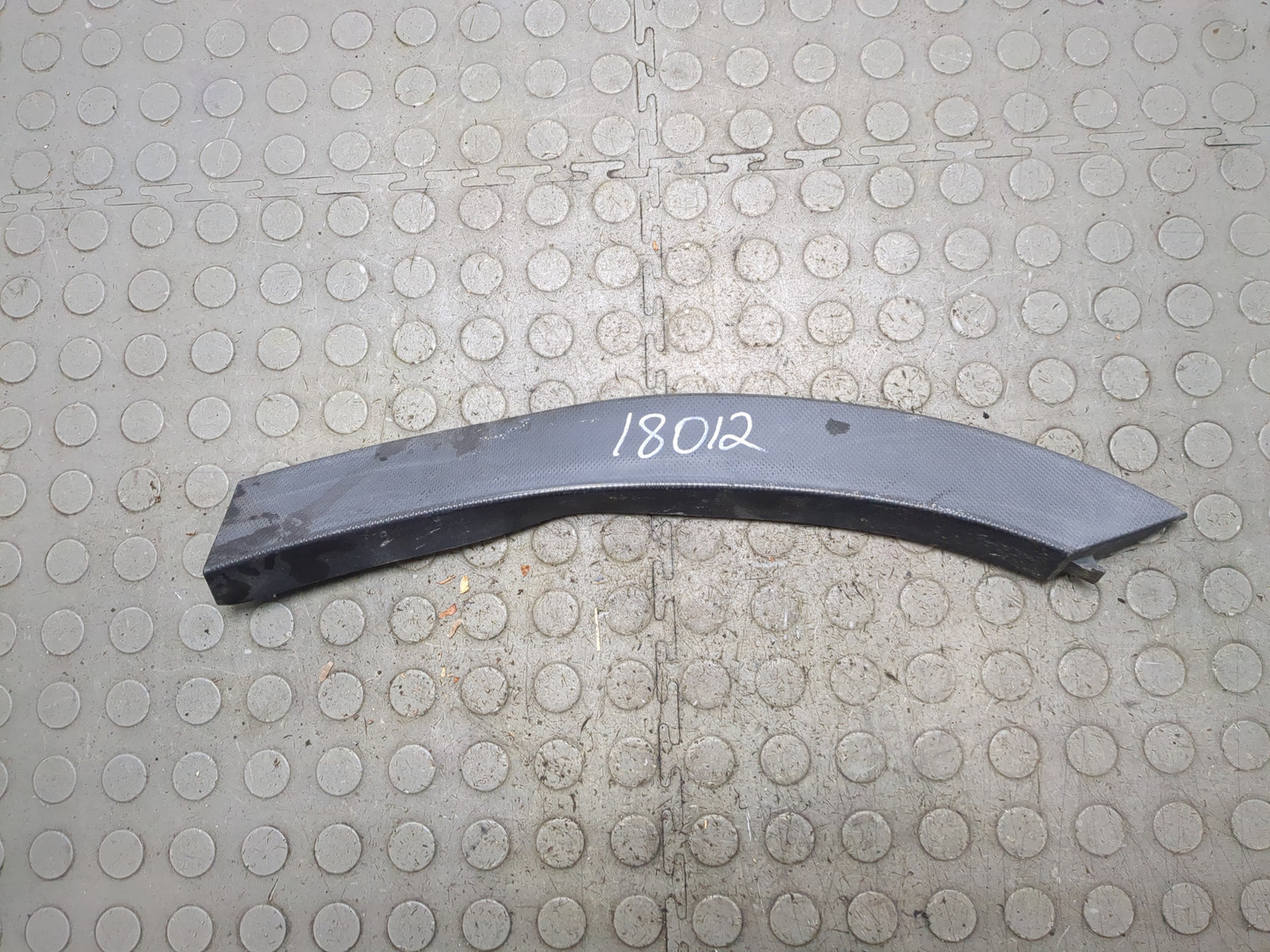 Накладка заднего крыла левого