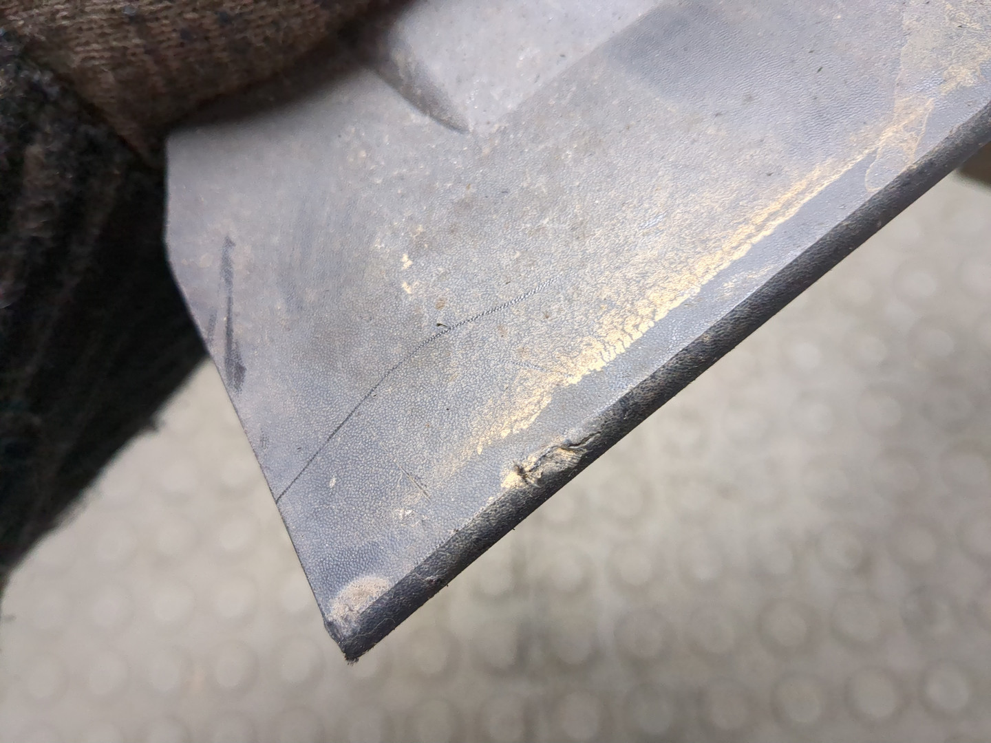 Брызговик передний правый