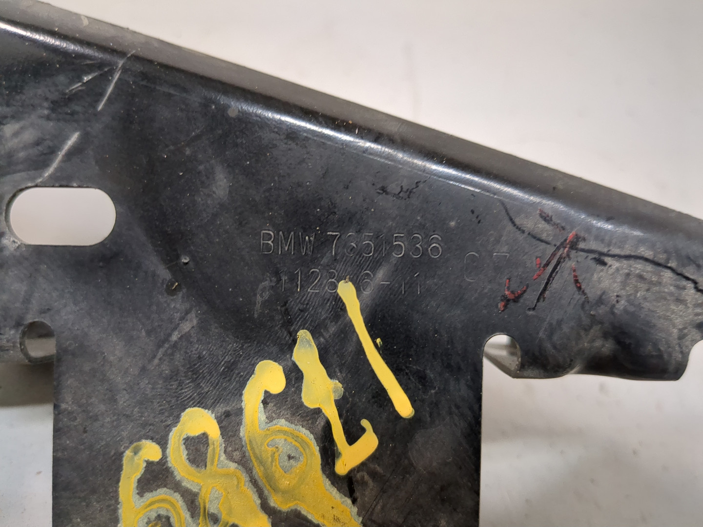 Кронштейн фар левый