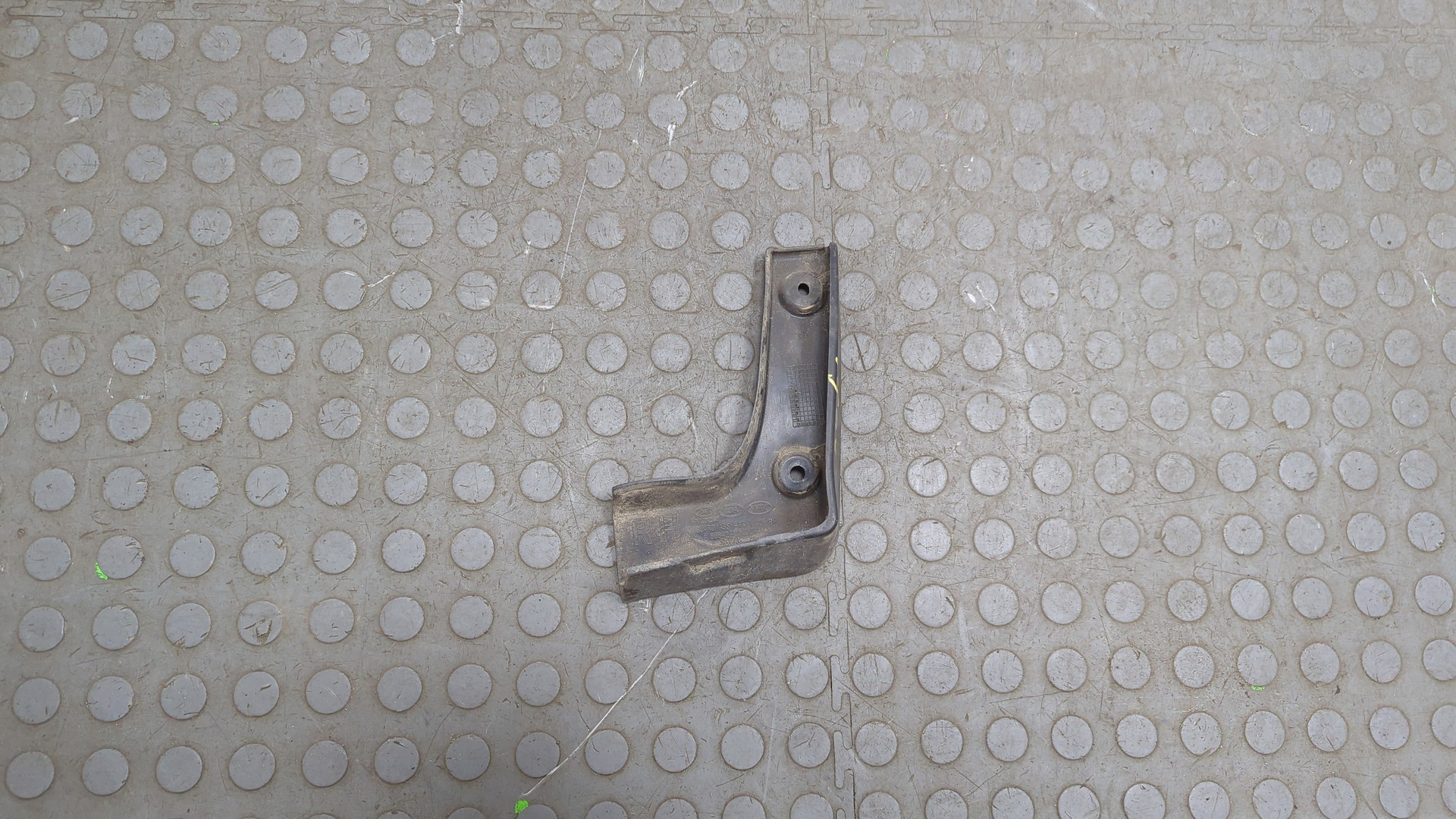 Брызговик задний правый