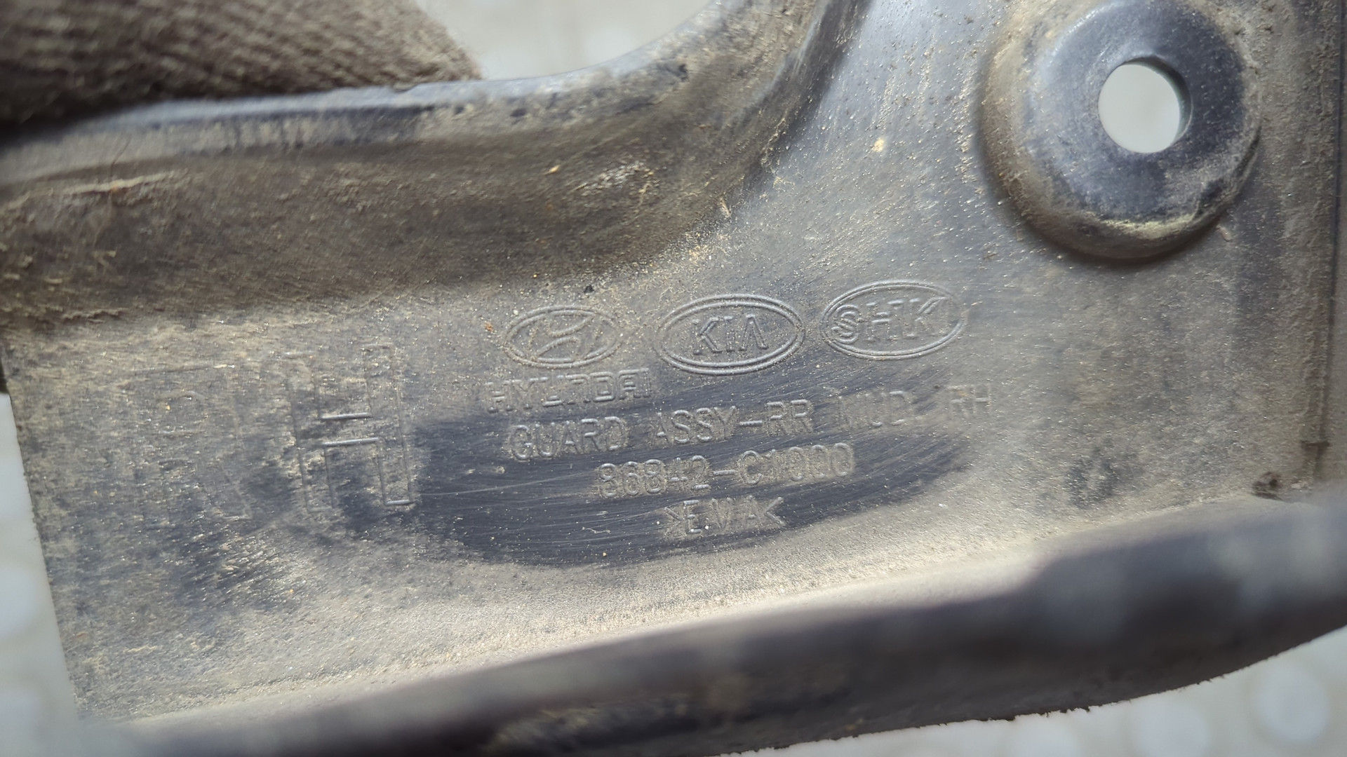 Брызговик задний правый