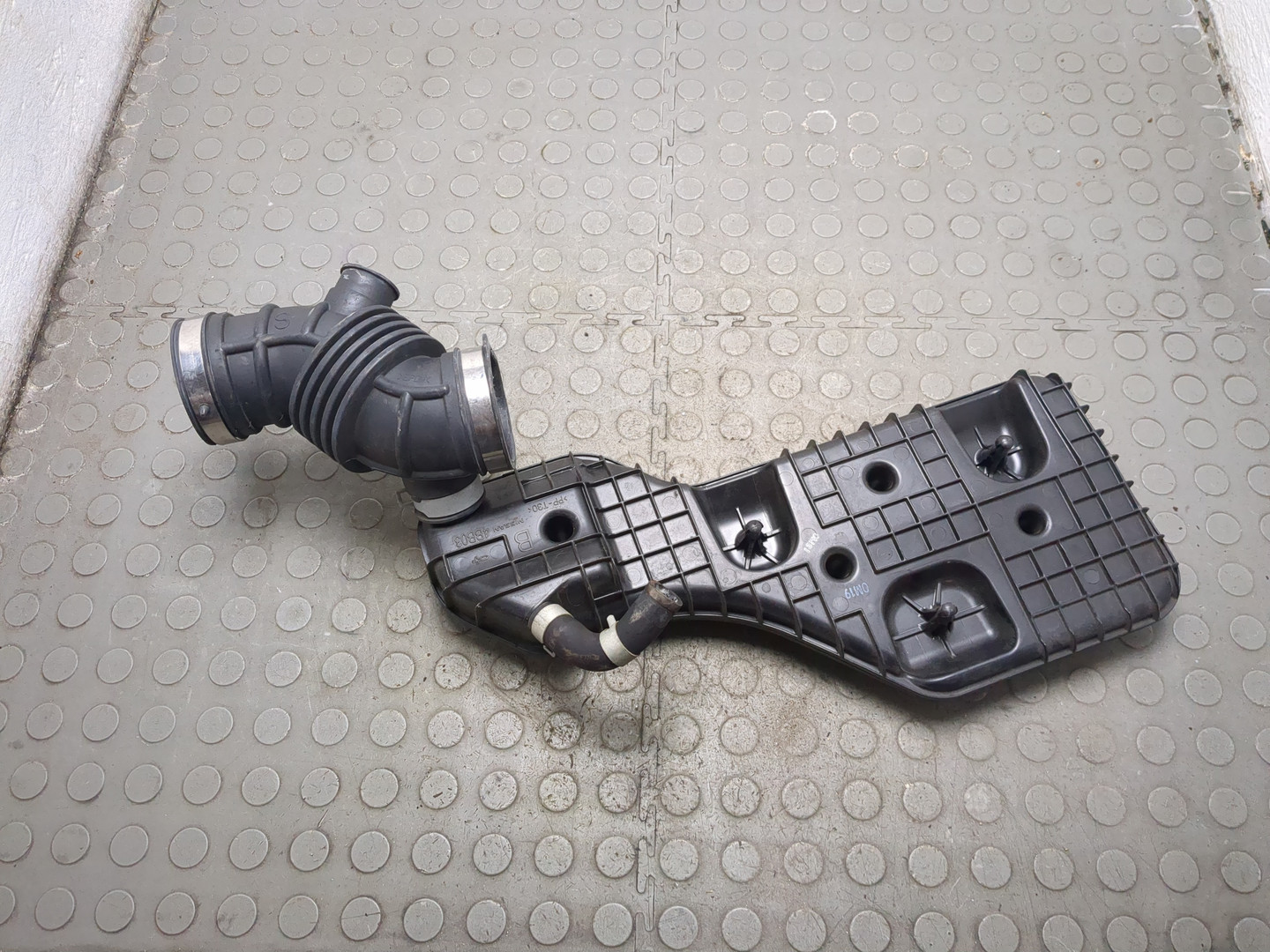 Резонатор воздушного фильтра