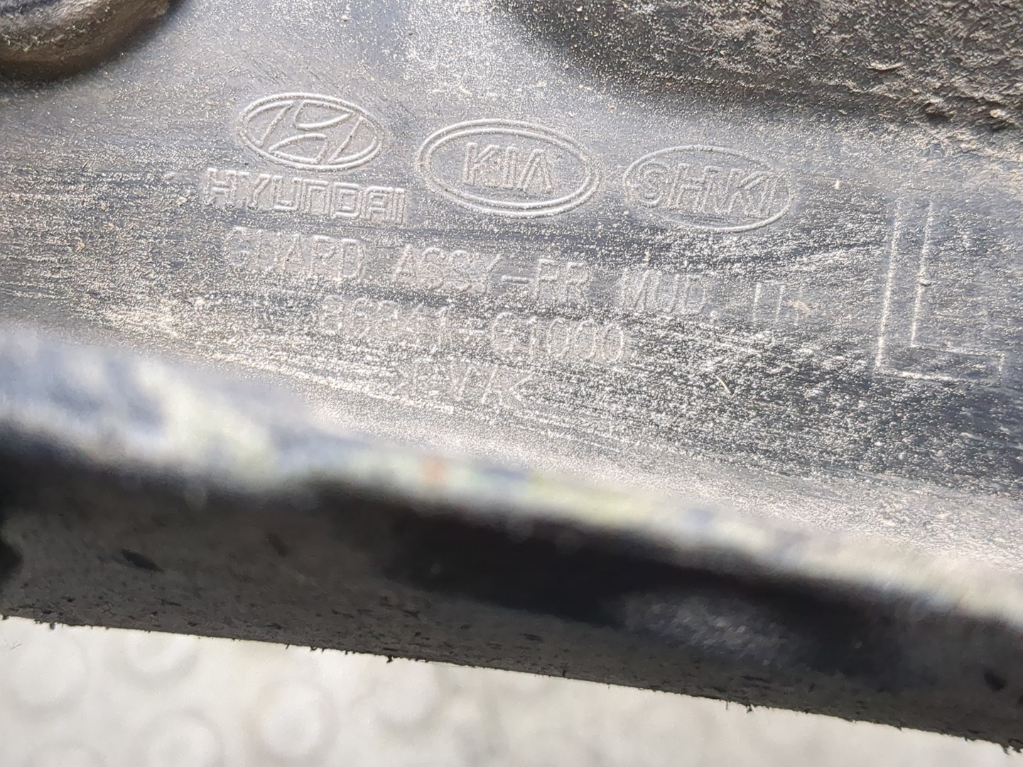 Брызговик задний левый