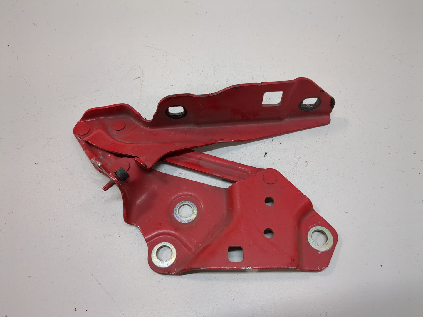 Петля капота левая