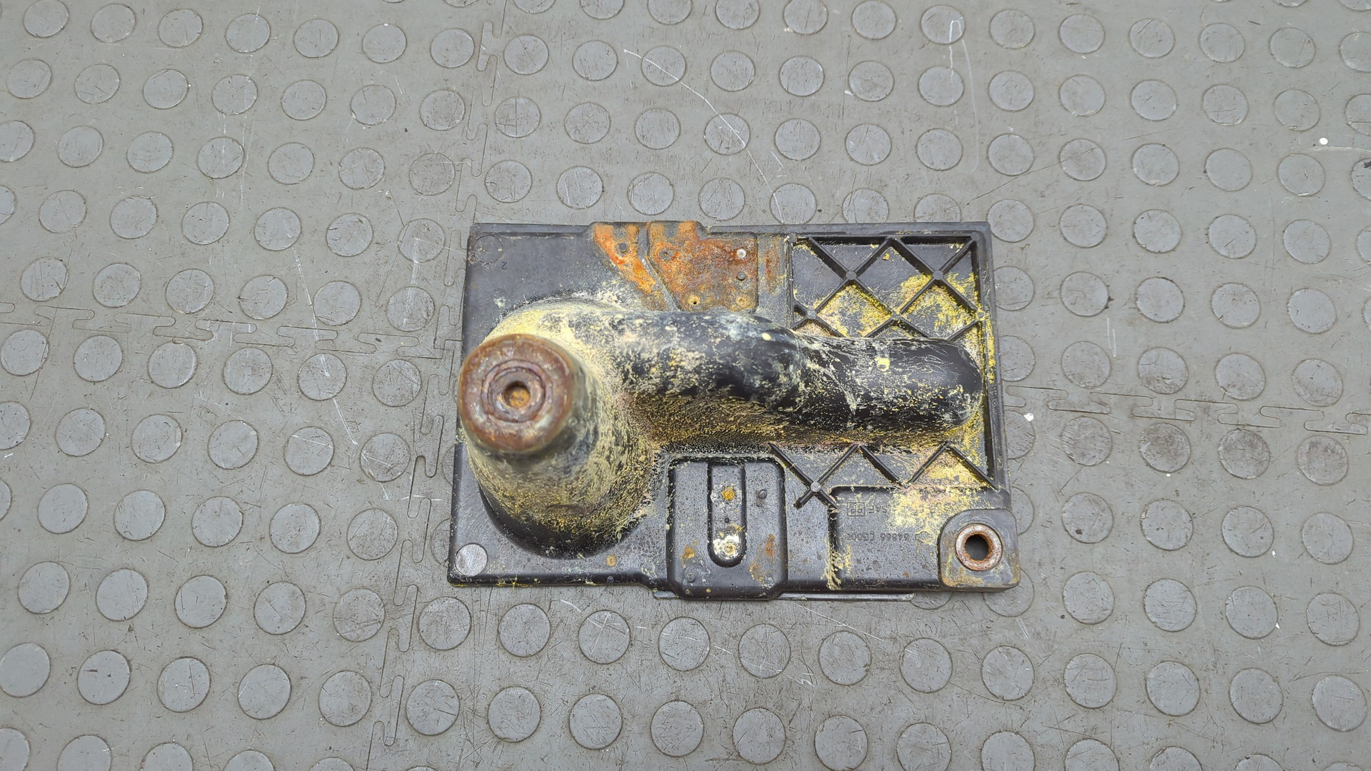 Площадка под аккумулятор (АКБ)