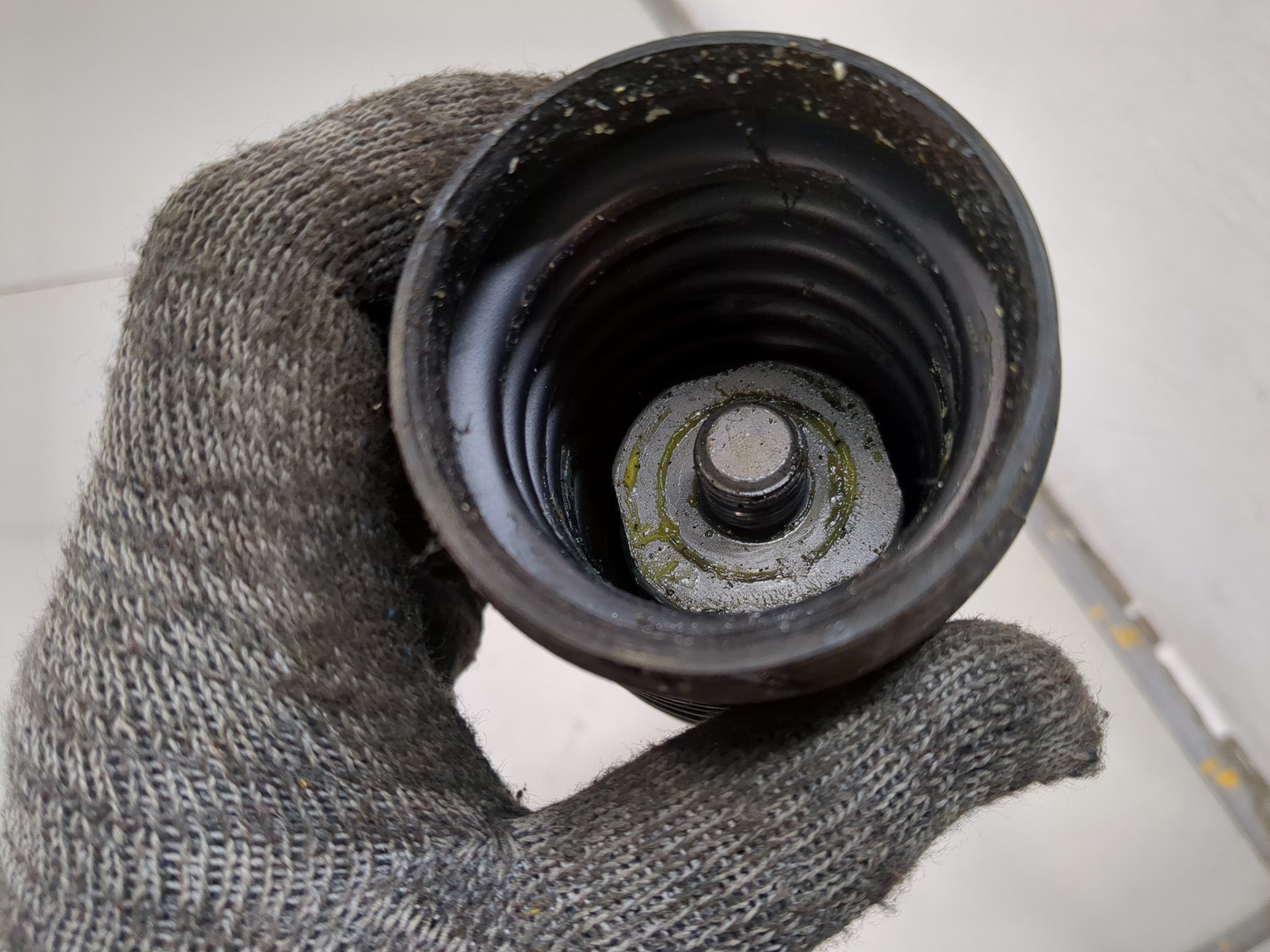 Тяга рулевая левая