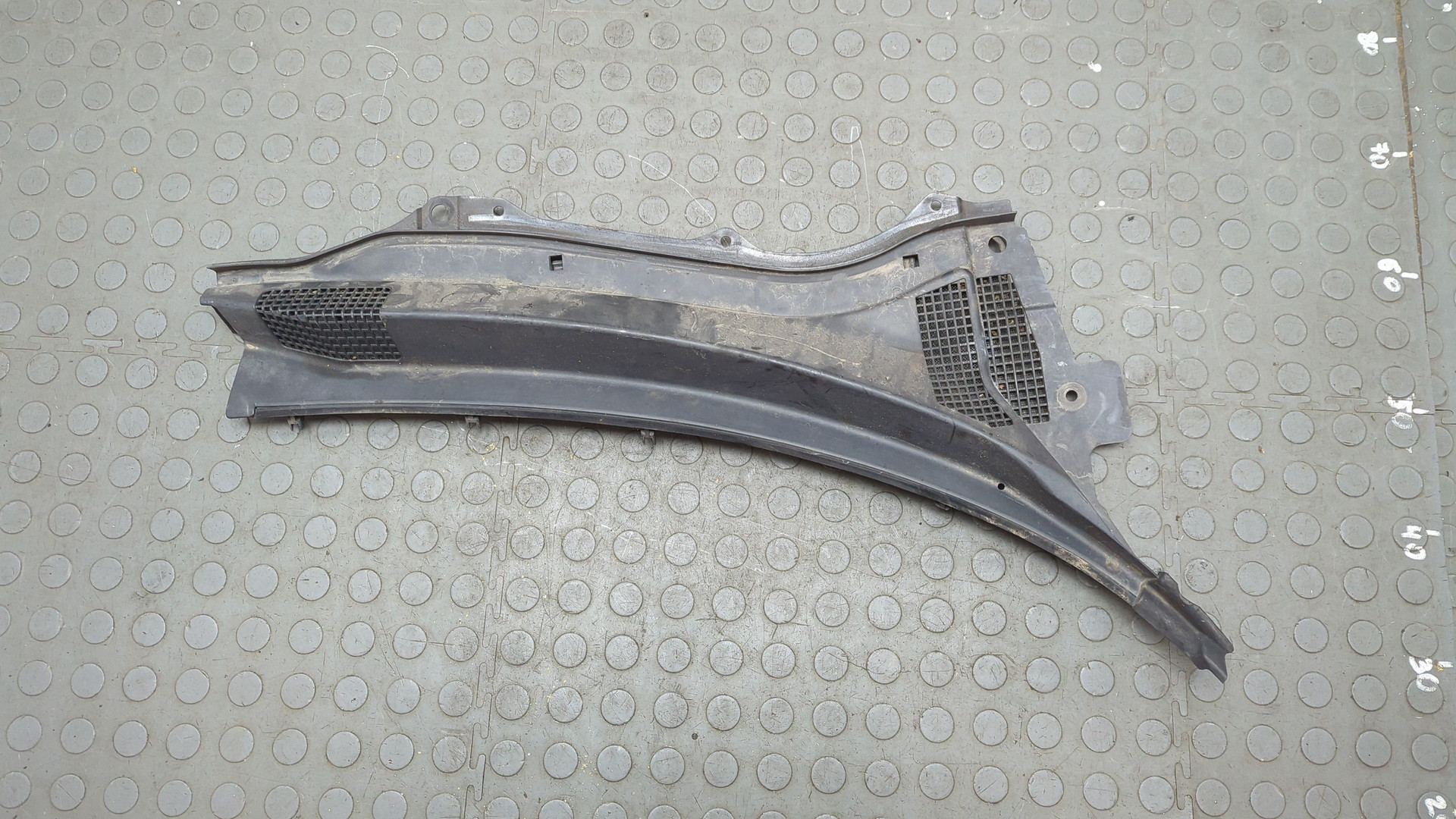 Решетка стеклоочистителей (Жабо)