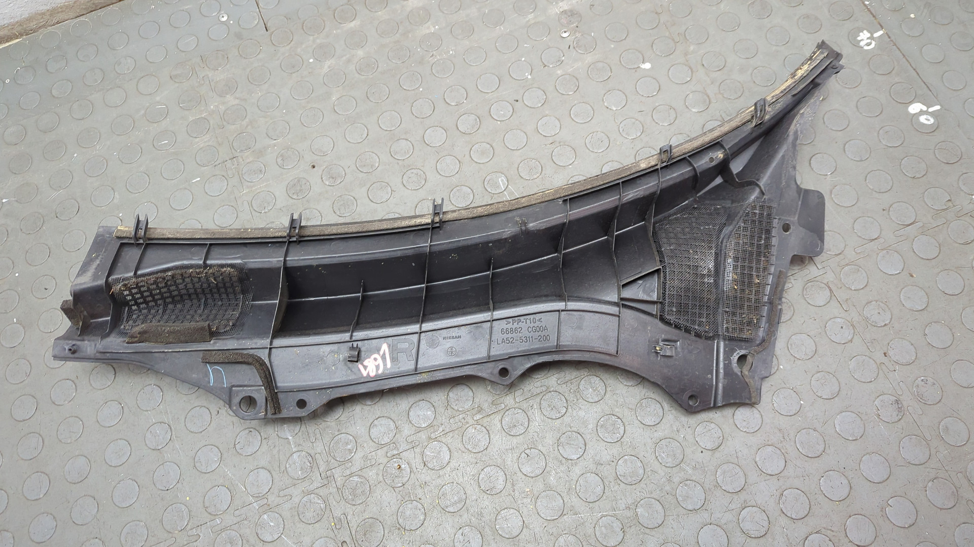 Решетка стеклоочистителей (Жабо)