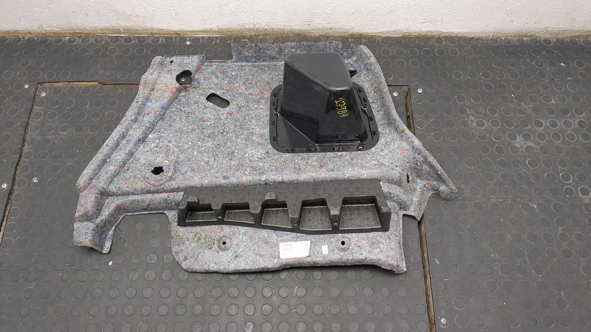 Обшивка багажника