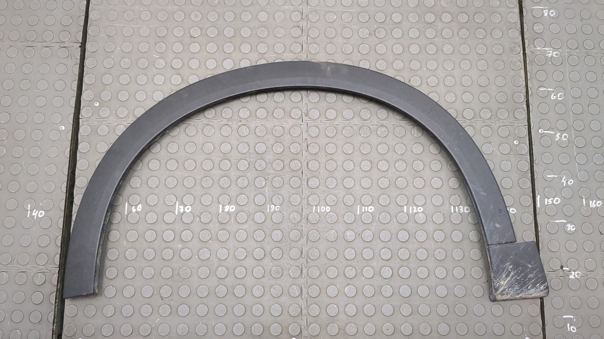 Накладка переднего крыла левого