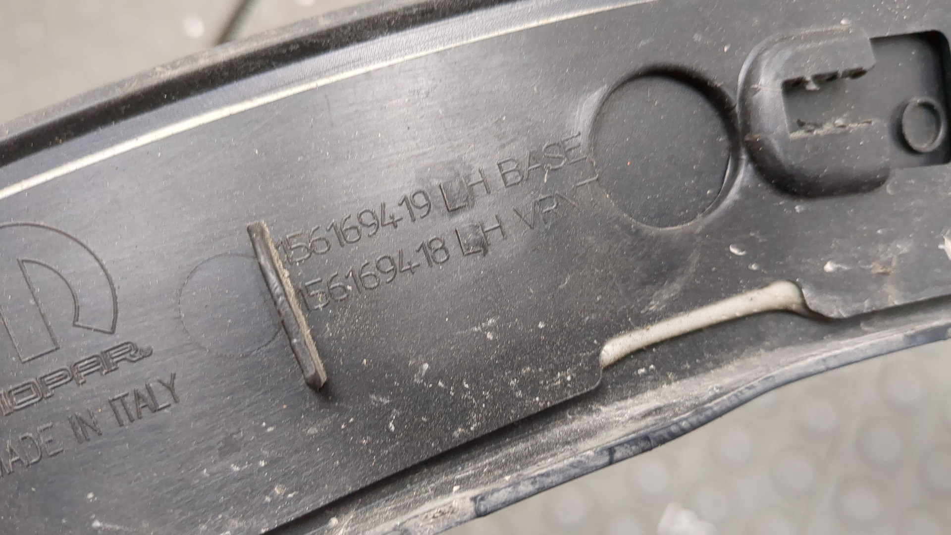 Накладка переднего крыла левого