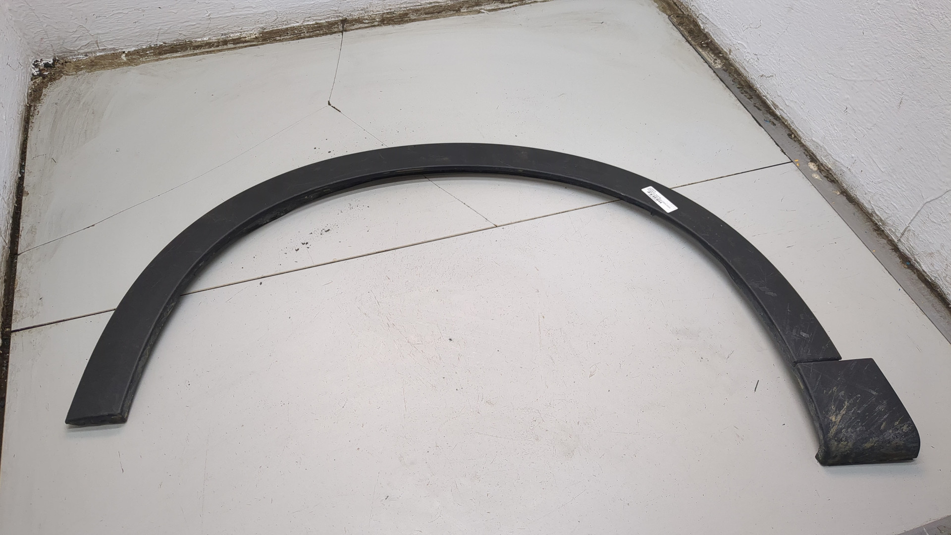 Накладка переднего крыла левого