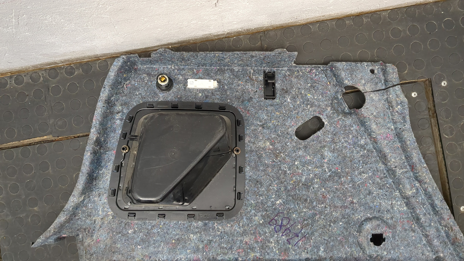 Обшивка багажника