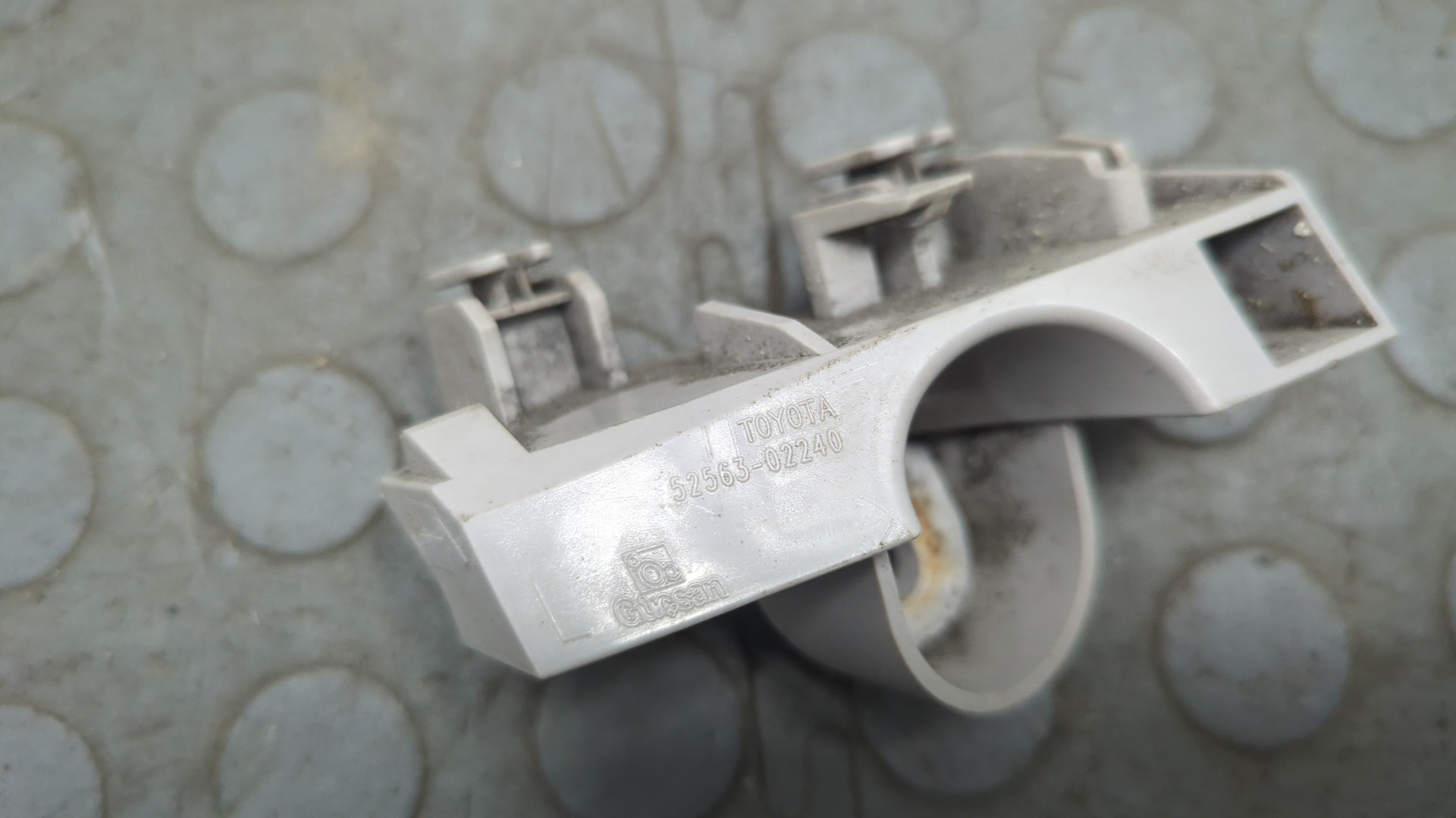 Кронштейн фар левый