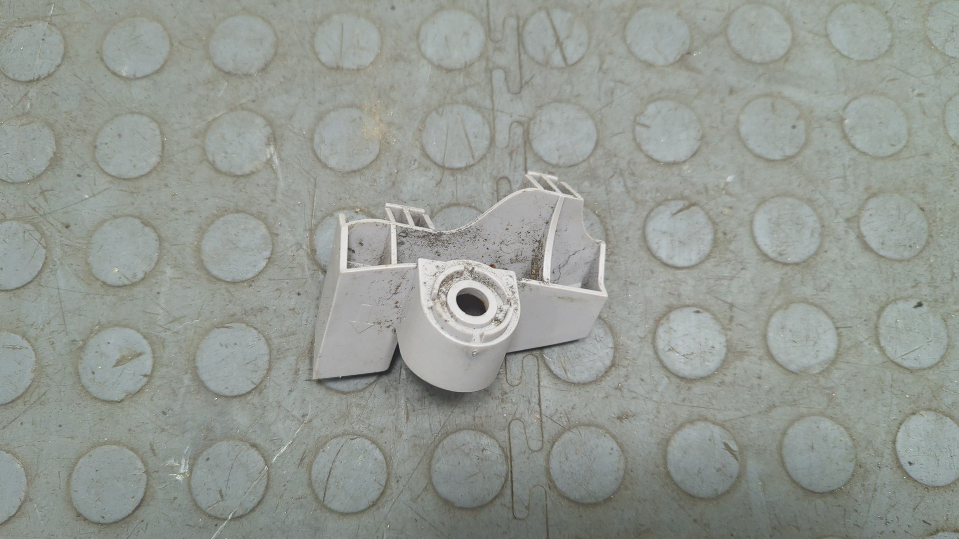 Кронштейн фар левый