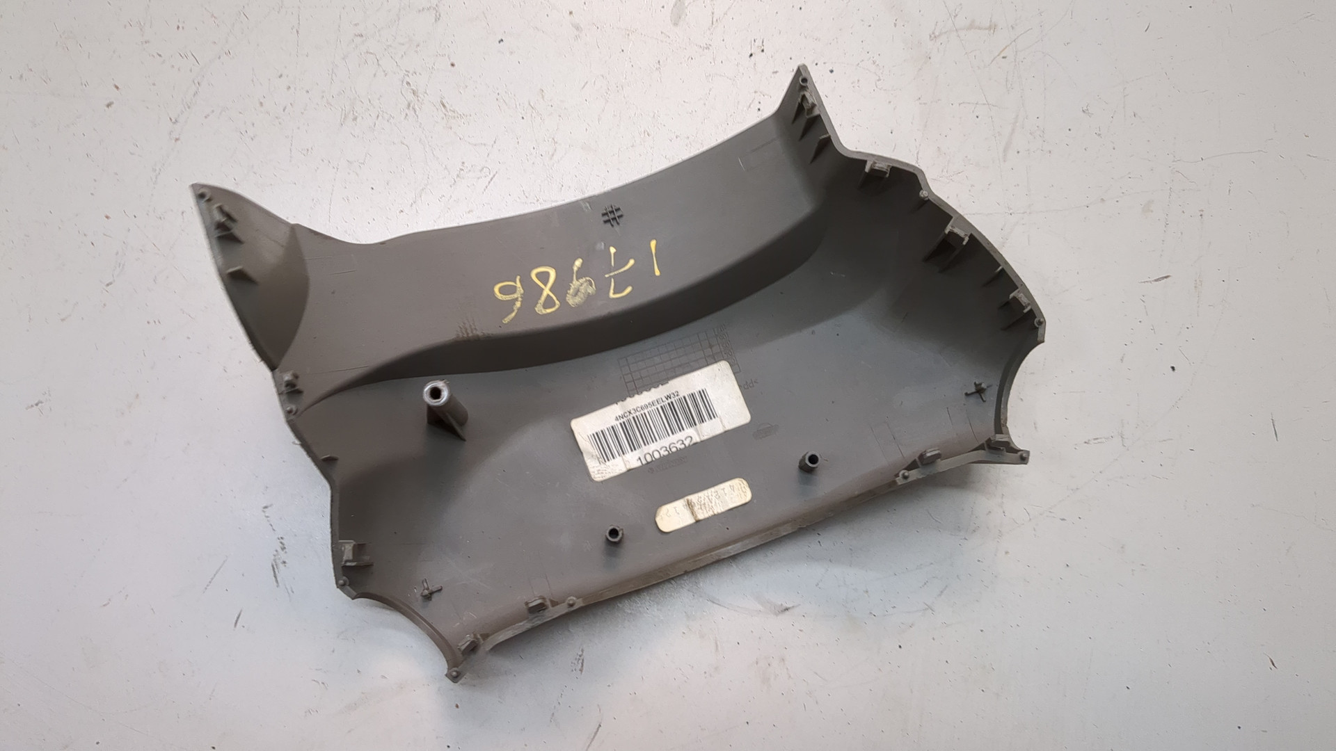 Кожух рулевой колонки