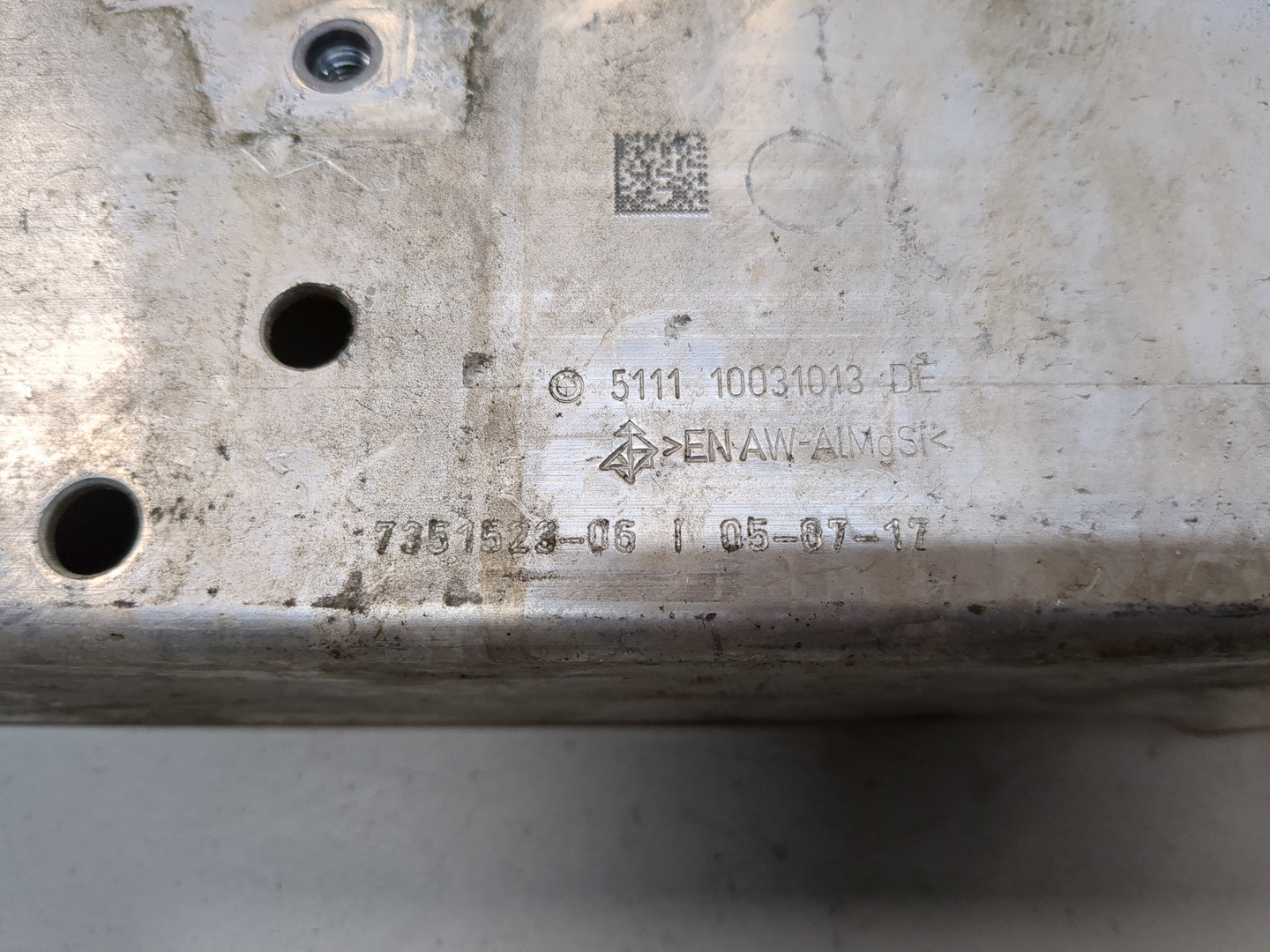 Кронштейн усилителя переднего бампера левый