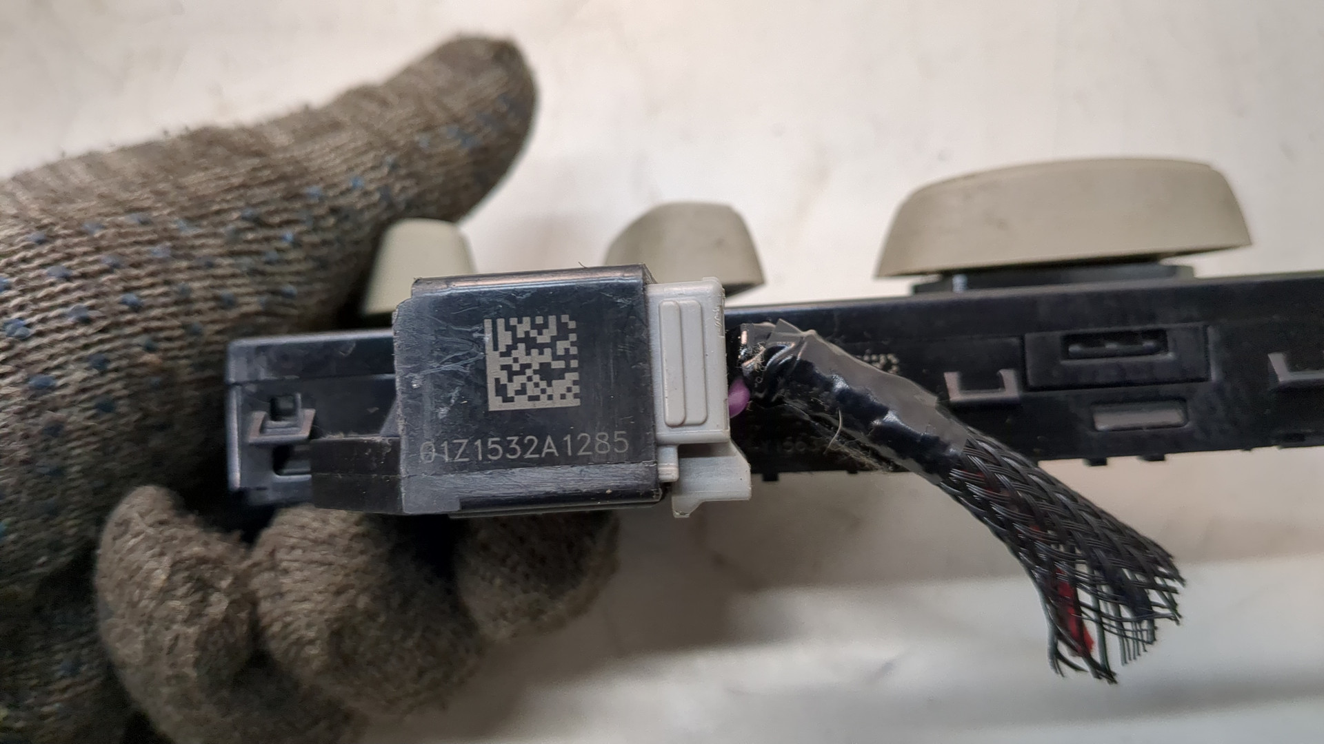 Кнопка регулировки сидения