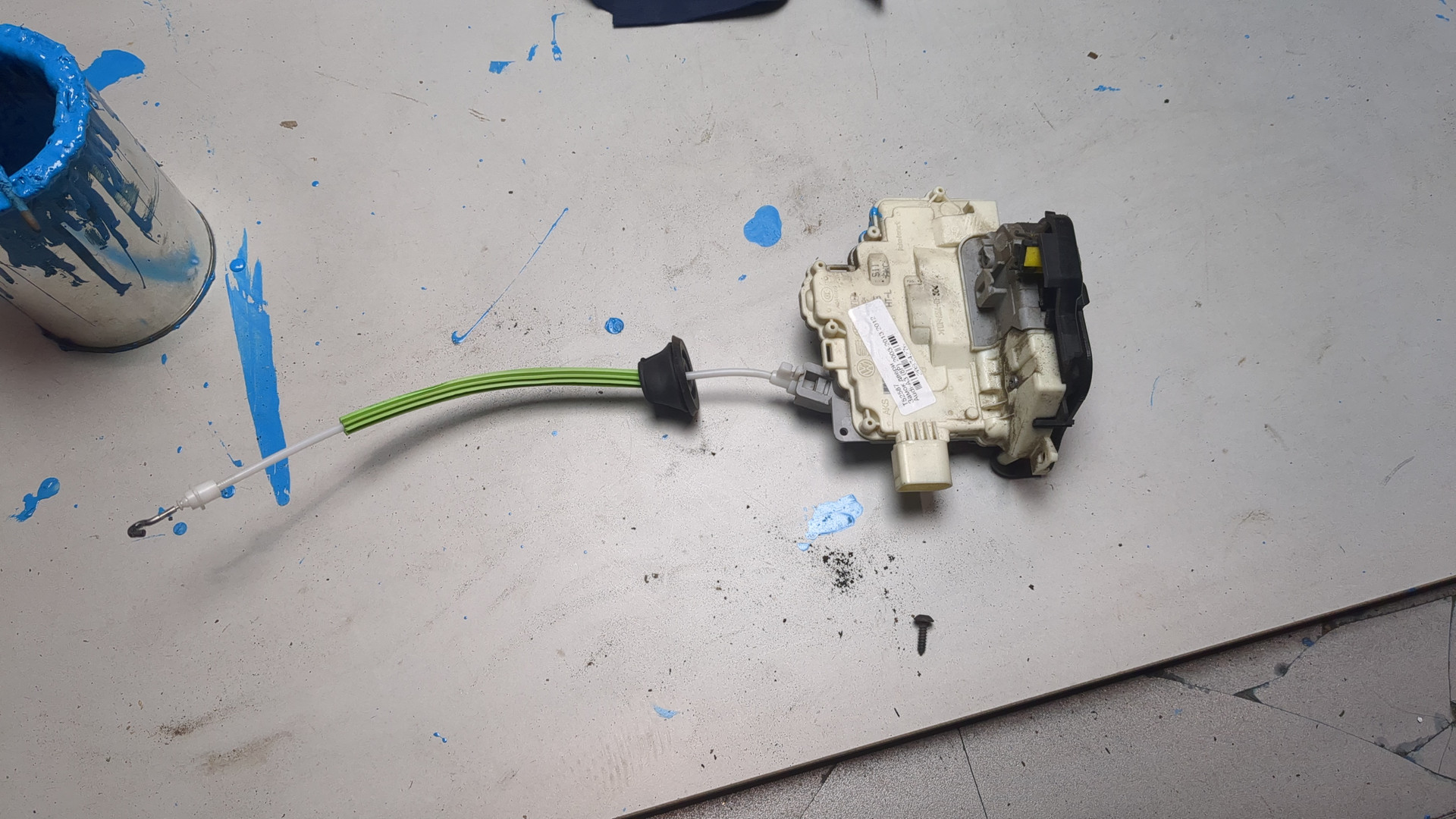 Замок двери задней левой