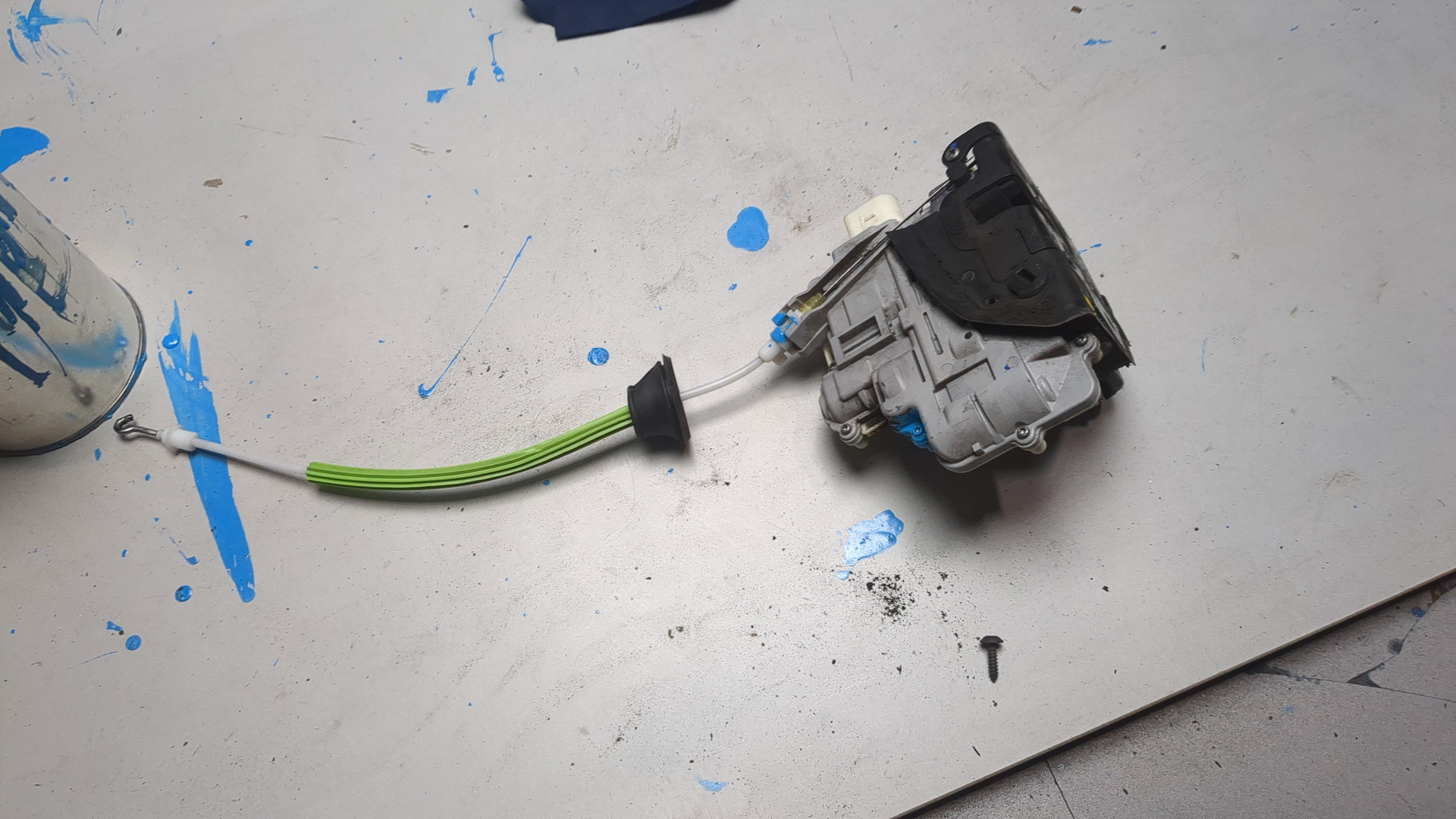 Замок двери задней левой