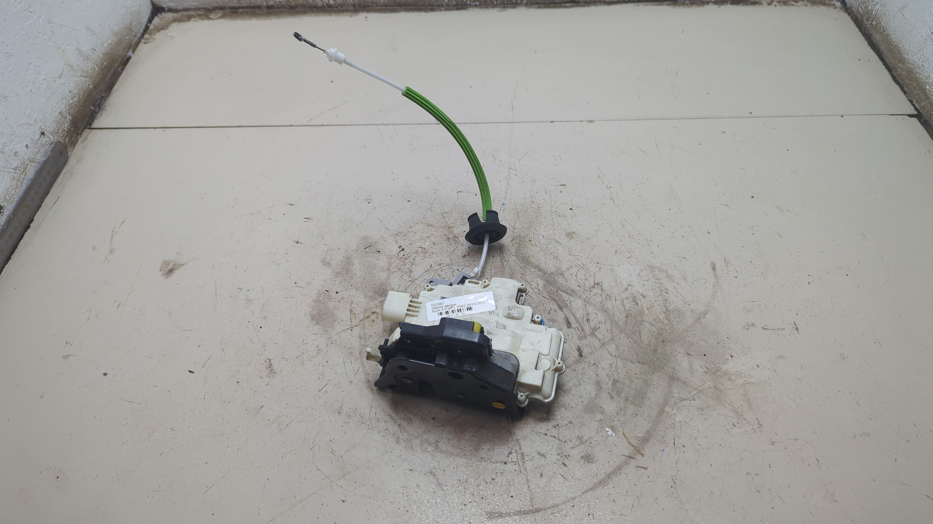 Замок двери задней левой