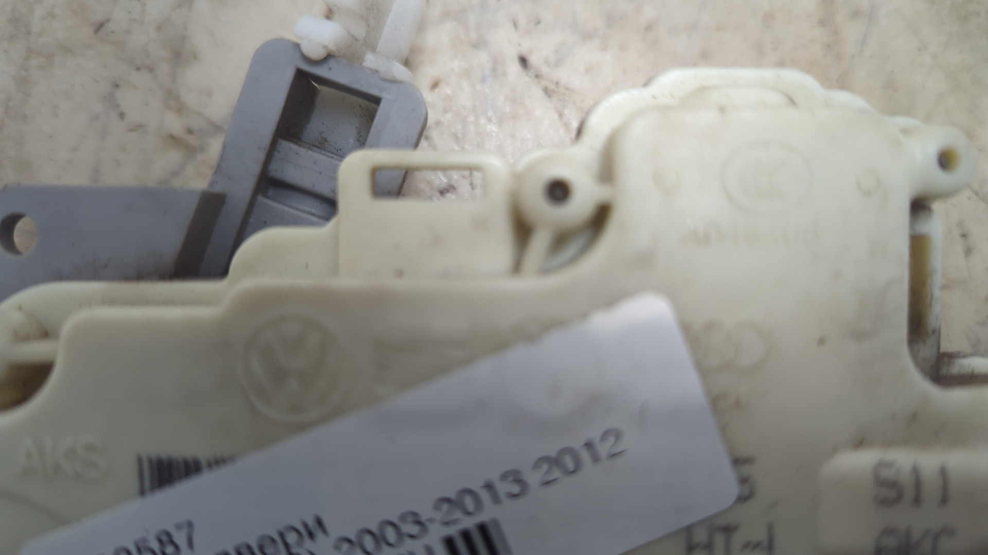 Замок двери задней левой