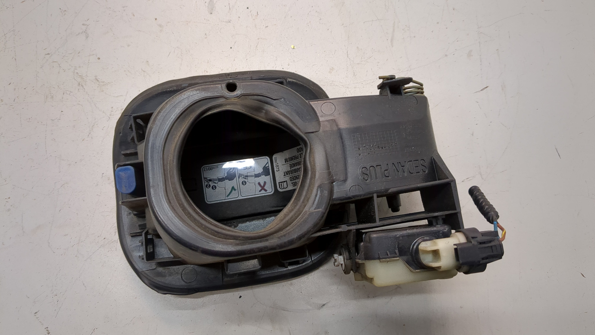 Лючок бензобака