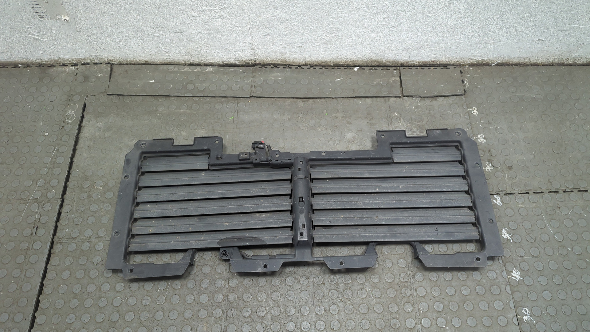 Жалюзи (воздуховод) бампера переднего