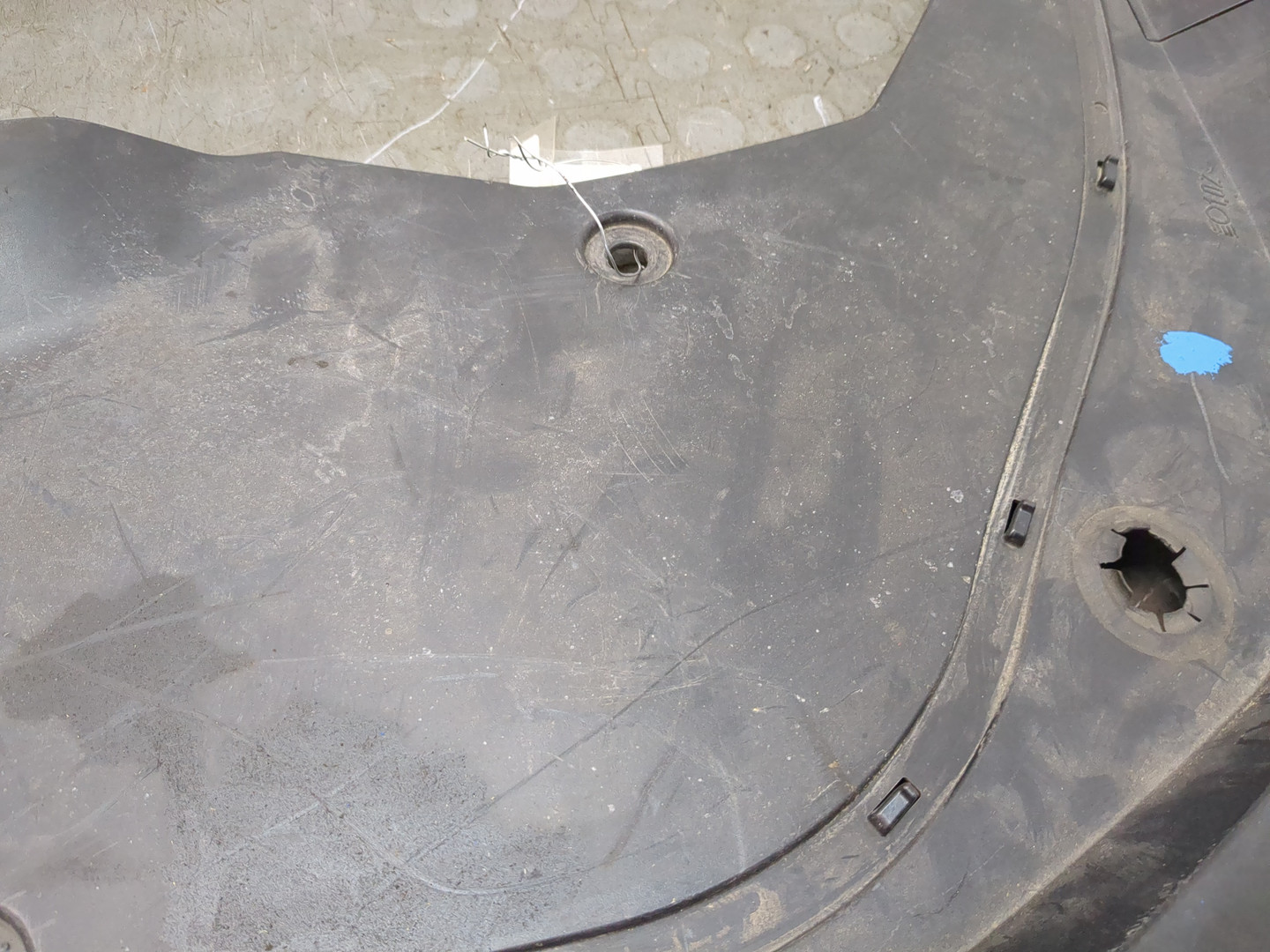 Кожух замка капота