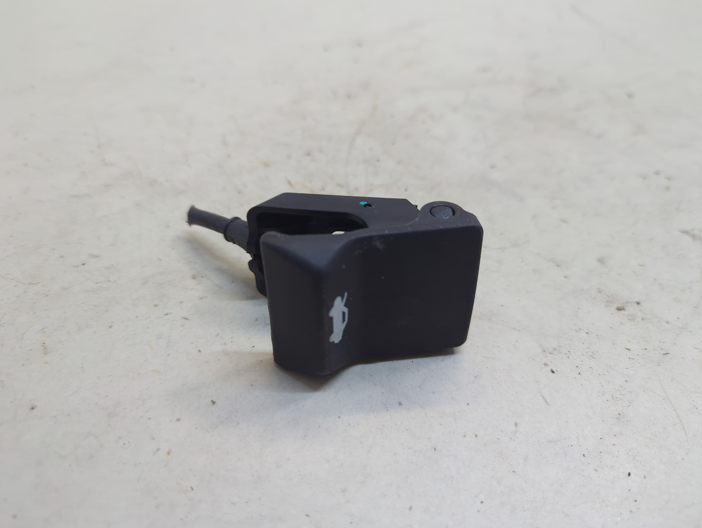 Ручка открывания капота