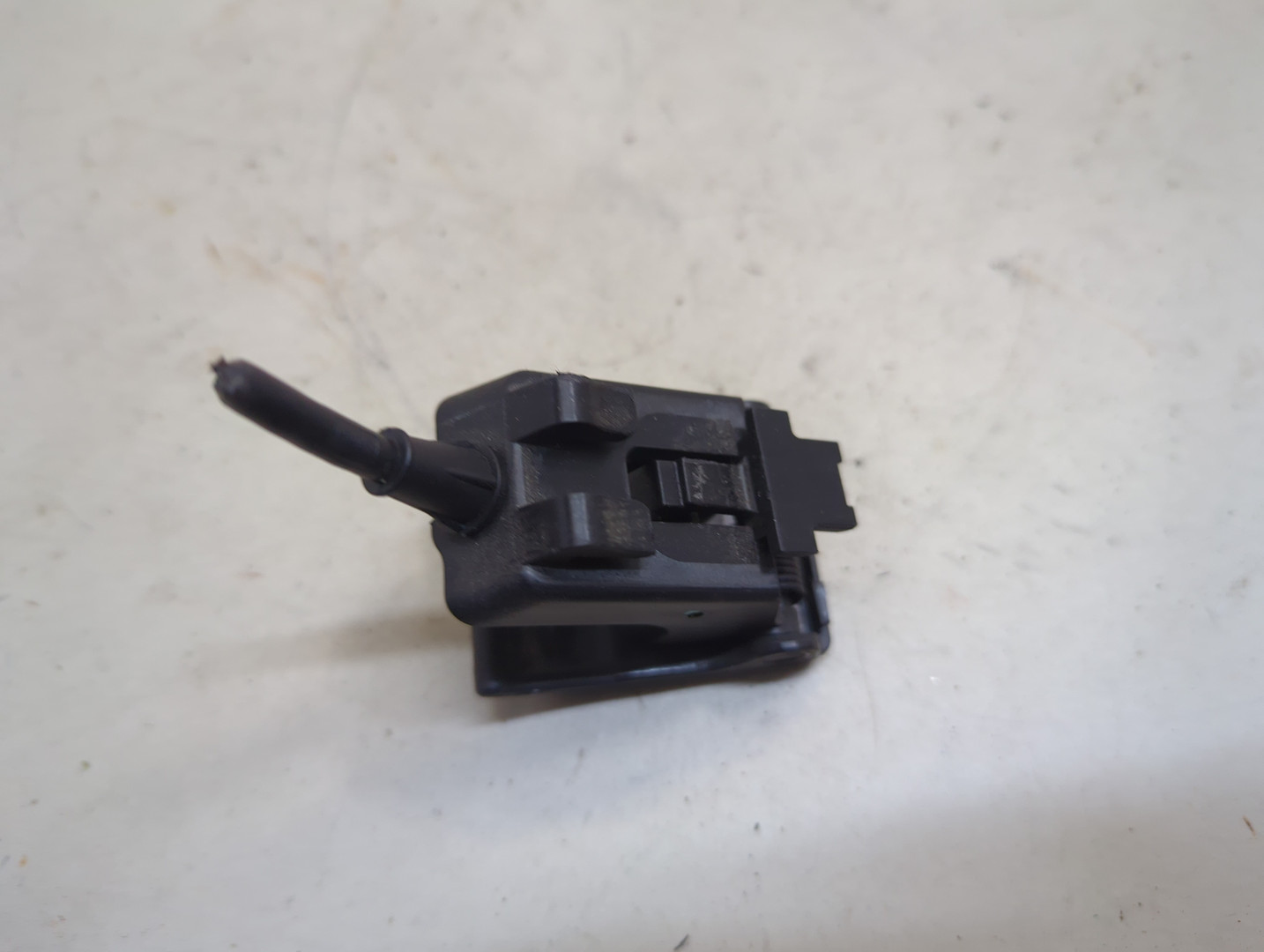 Ручка открывания капота