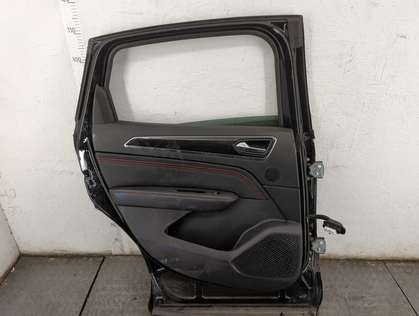 Дверь задняя левая