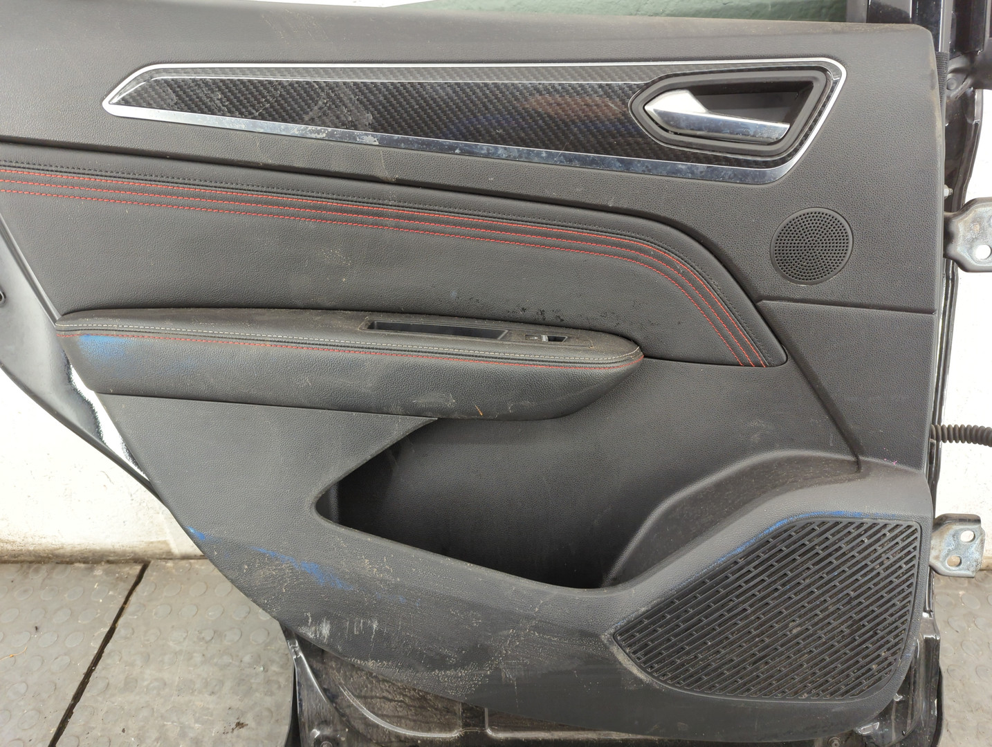 Дверь задняя левая