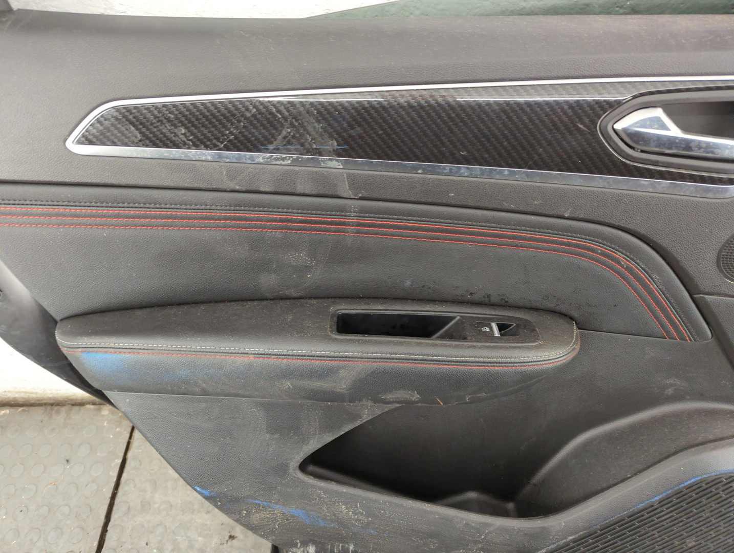 Дверь задняя левая