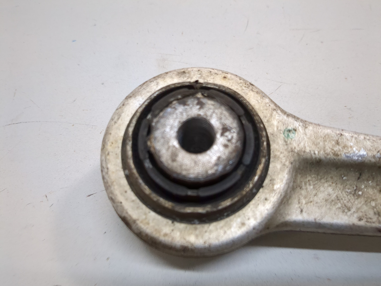 Рычаг задний левый