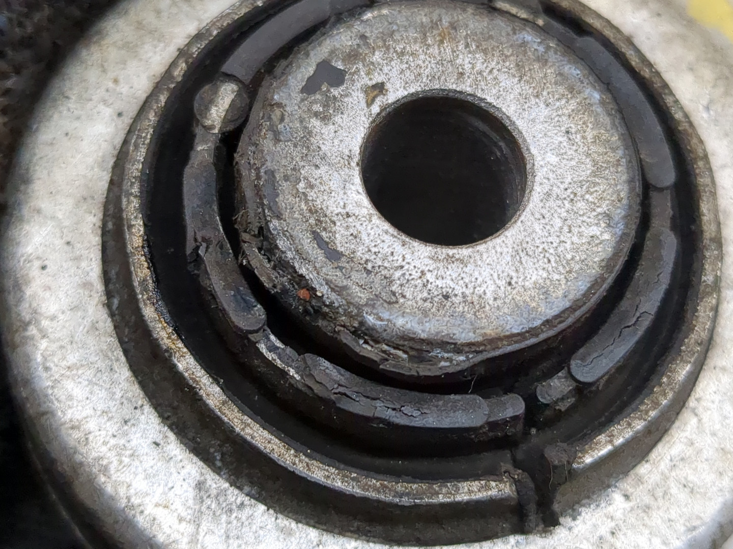 Рычаг задний левый