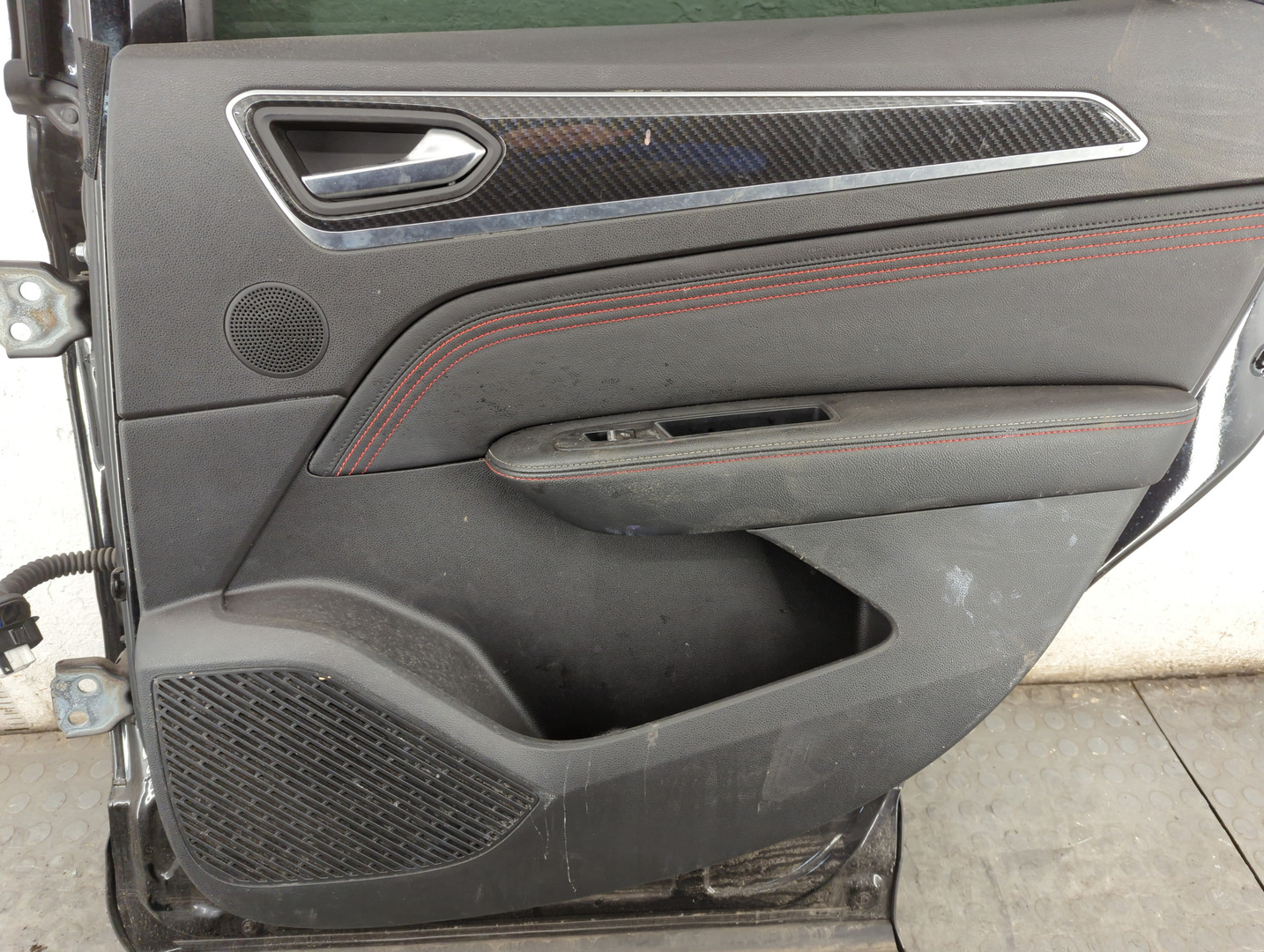 Дверь задняя правая