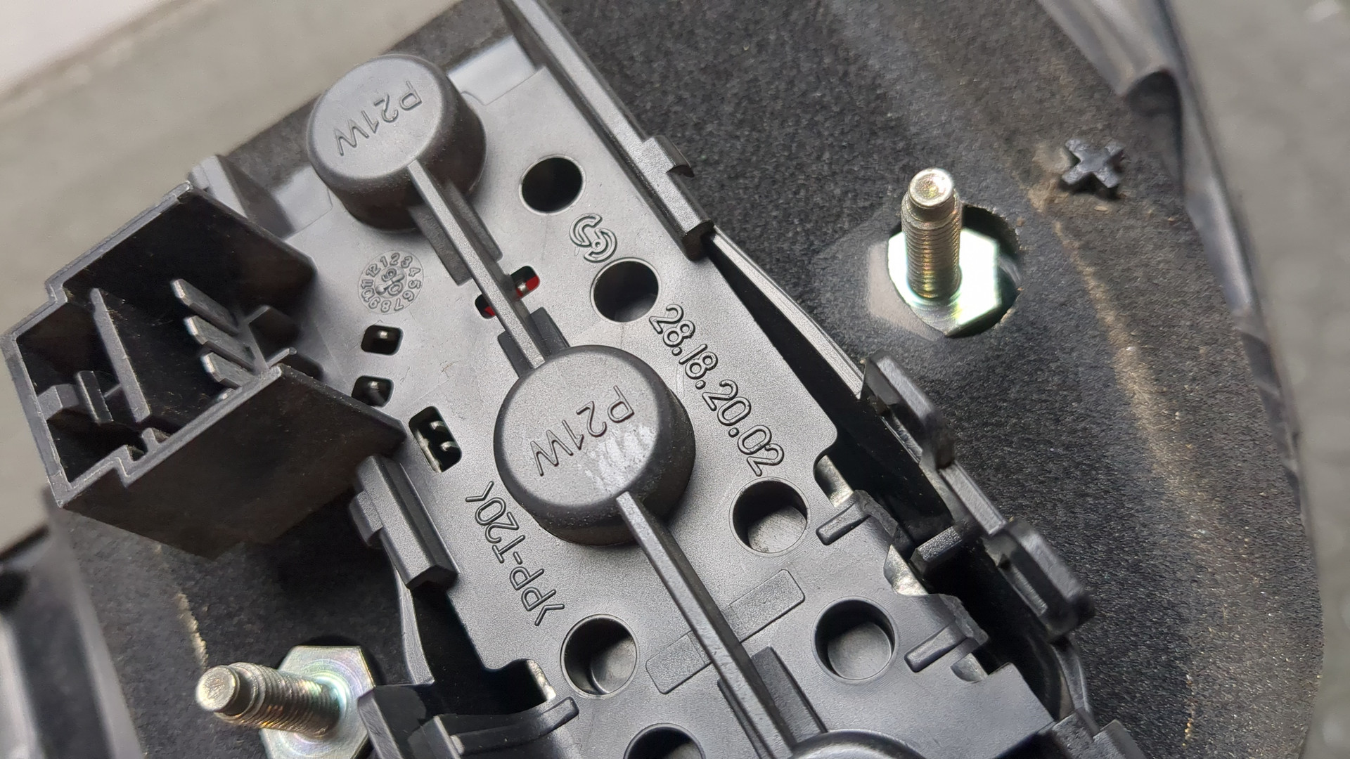 Фонарь задний внутренний левый