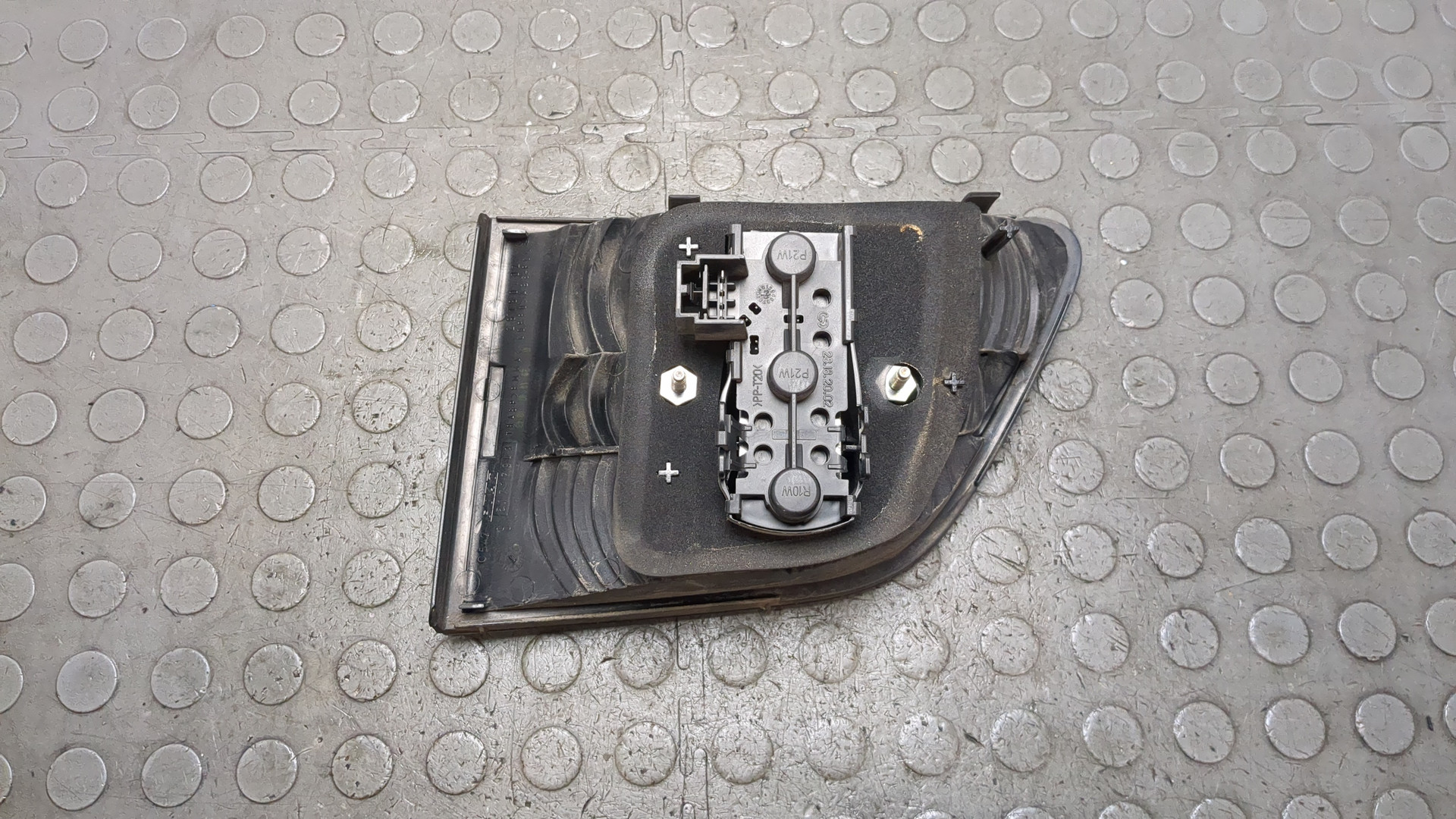 Фонарь задний внутренний левый