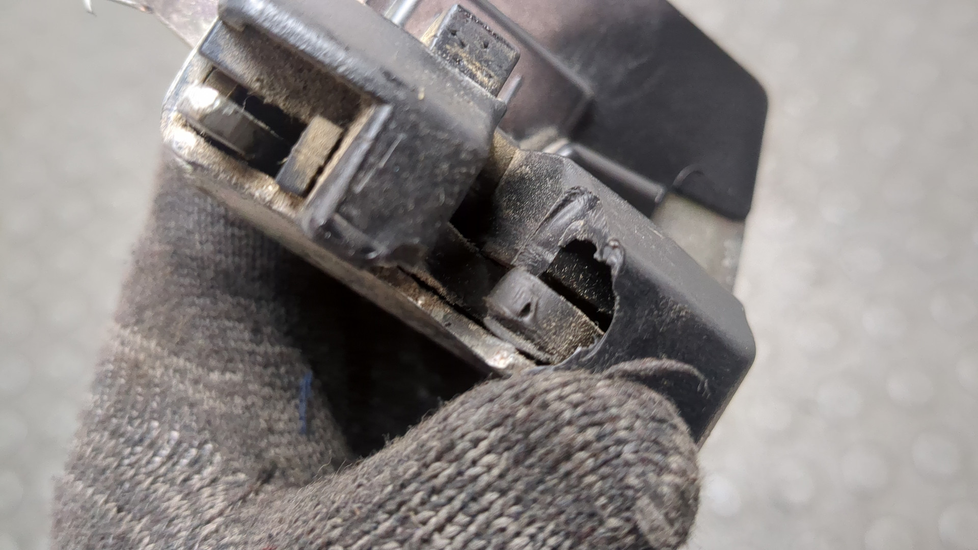 Замок багажника