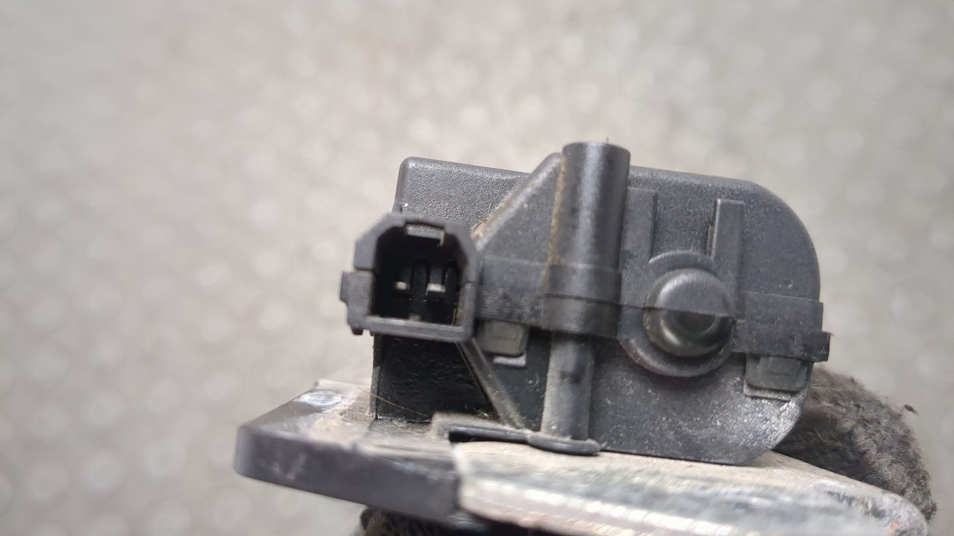 Замок багажника