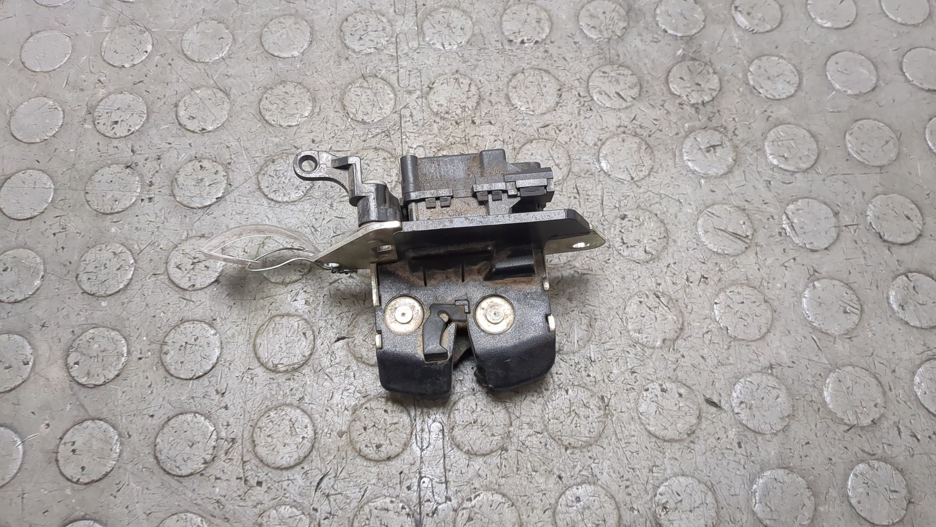 Замок багажника