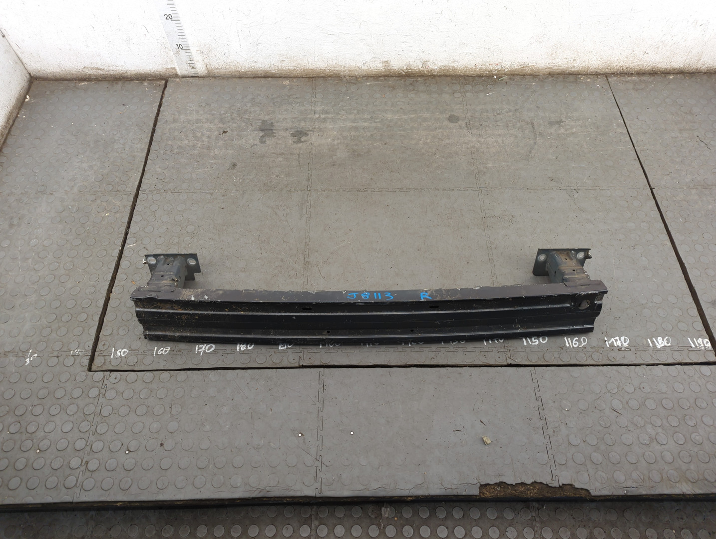 Усилитель переднего бампера