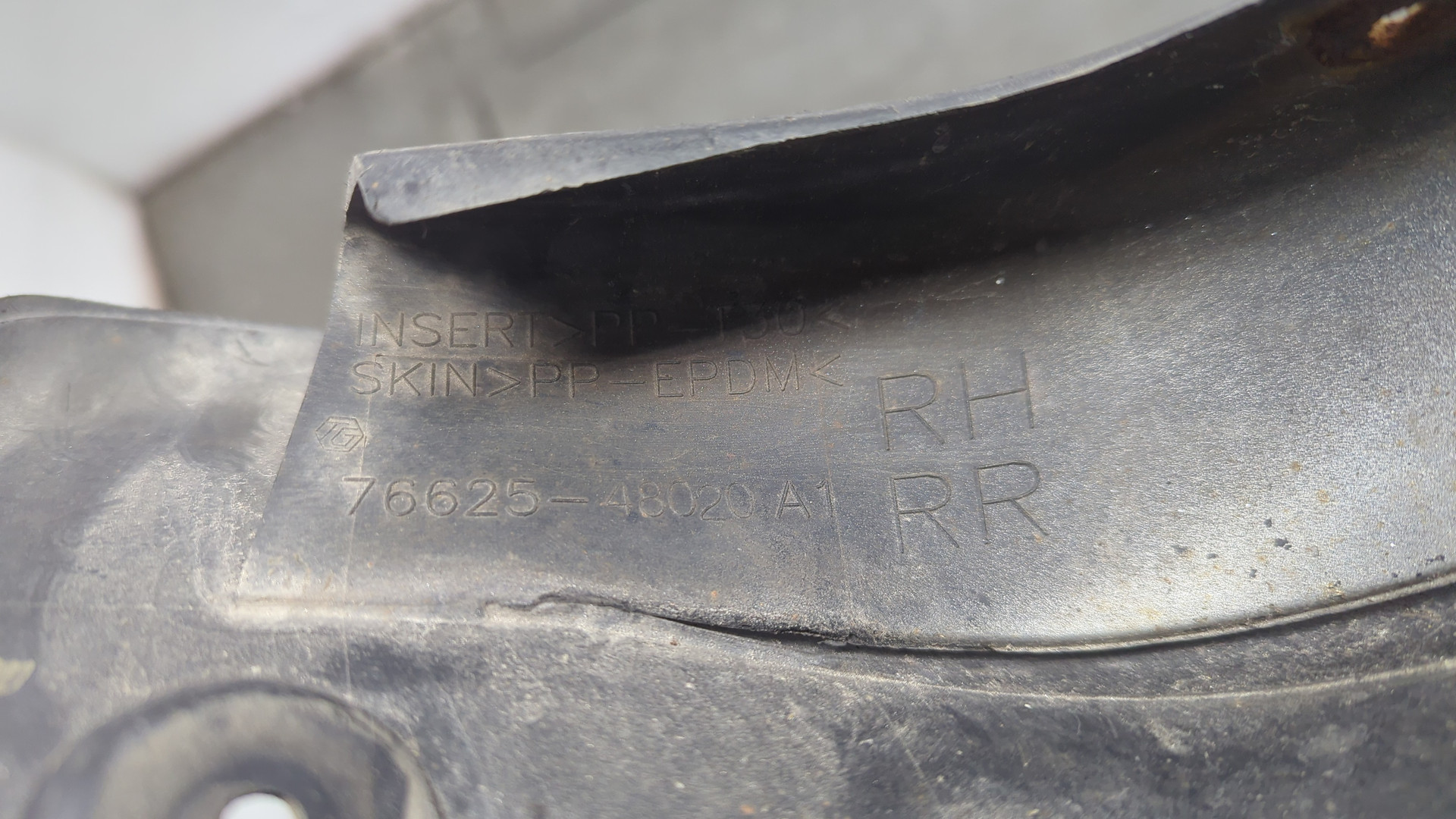 Брызговик задний правый