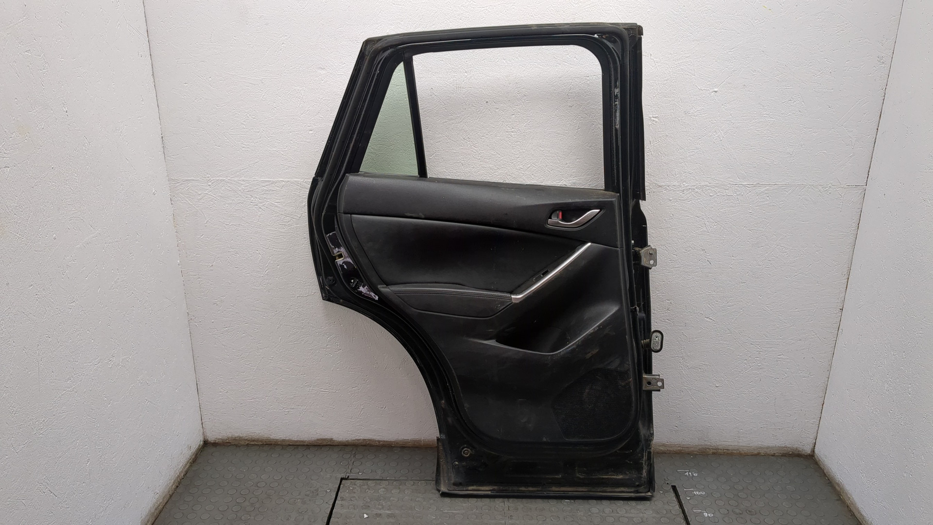 Дверь задняя левая