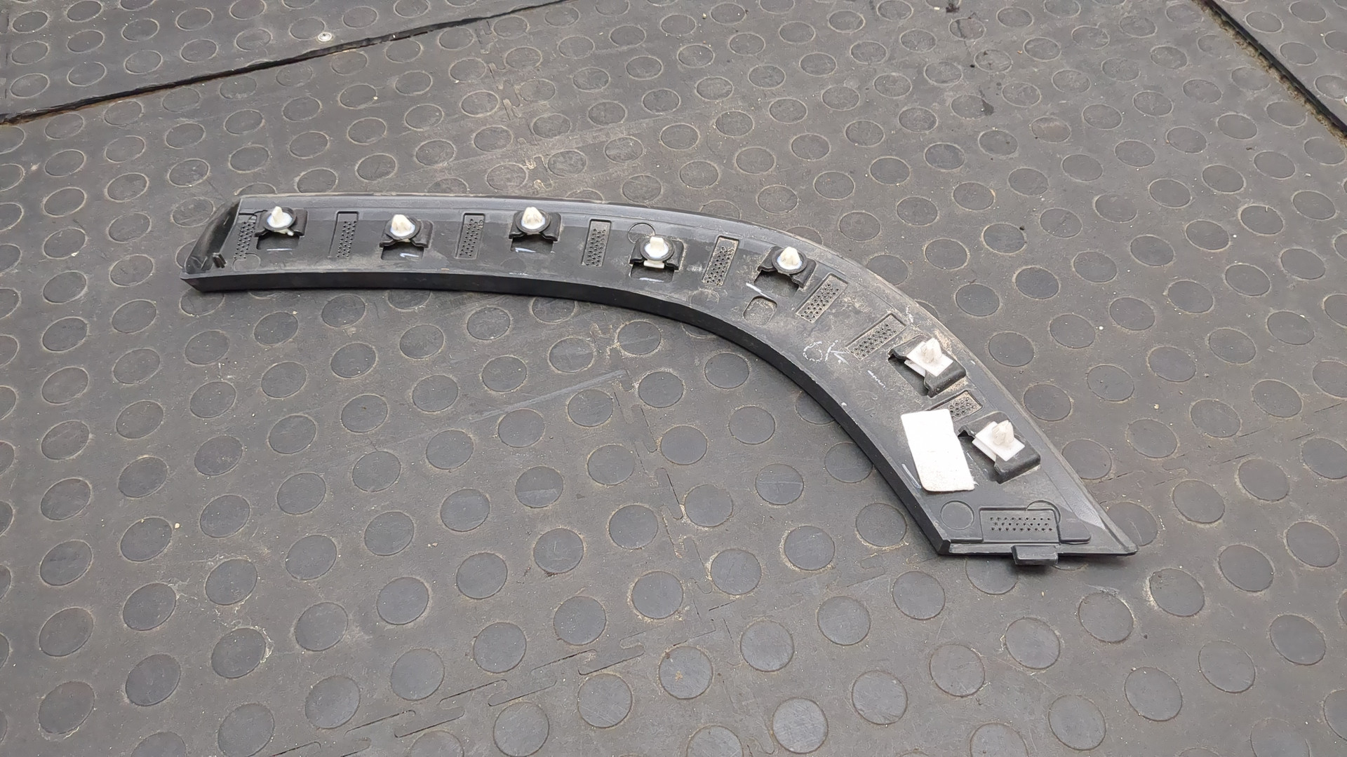 Молдинг заднего крыла правого