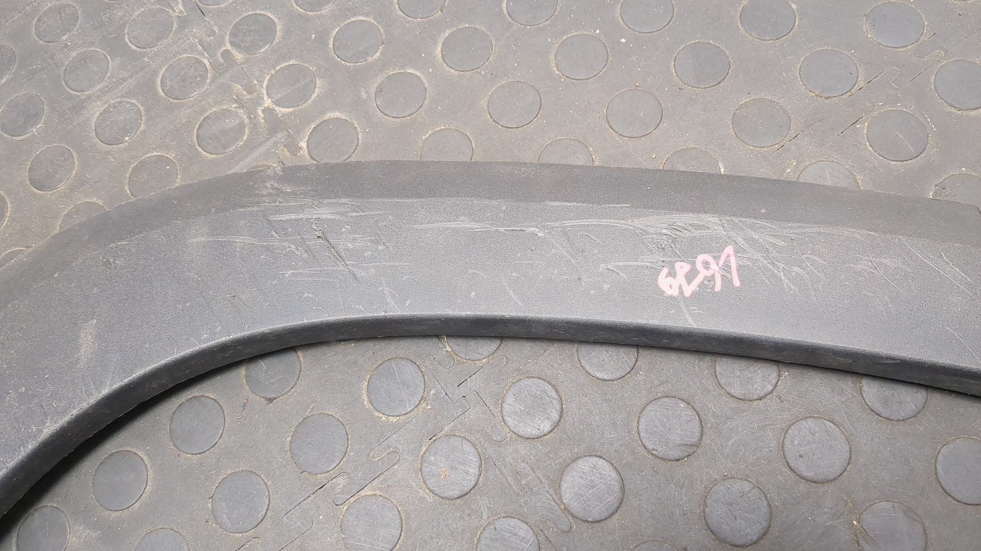 Молдинг заднего крыла правого