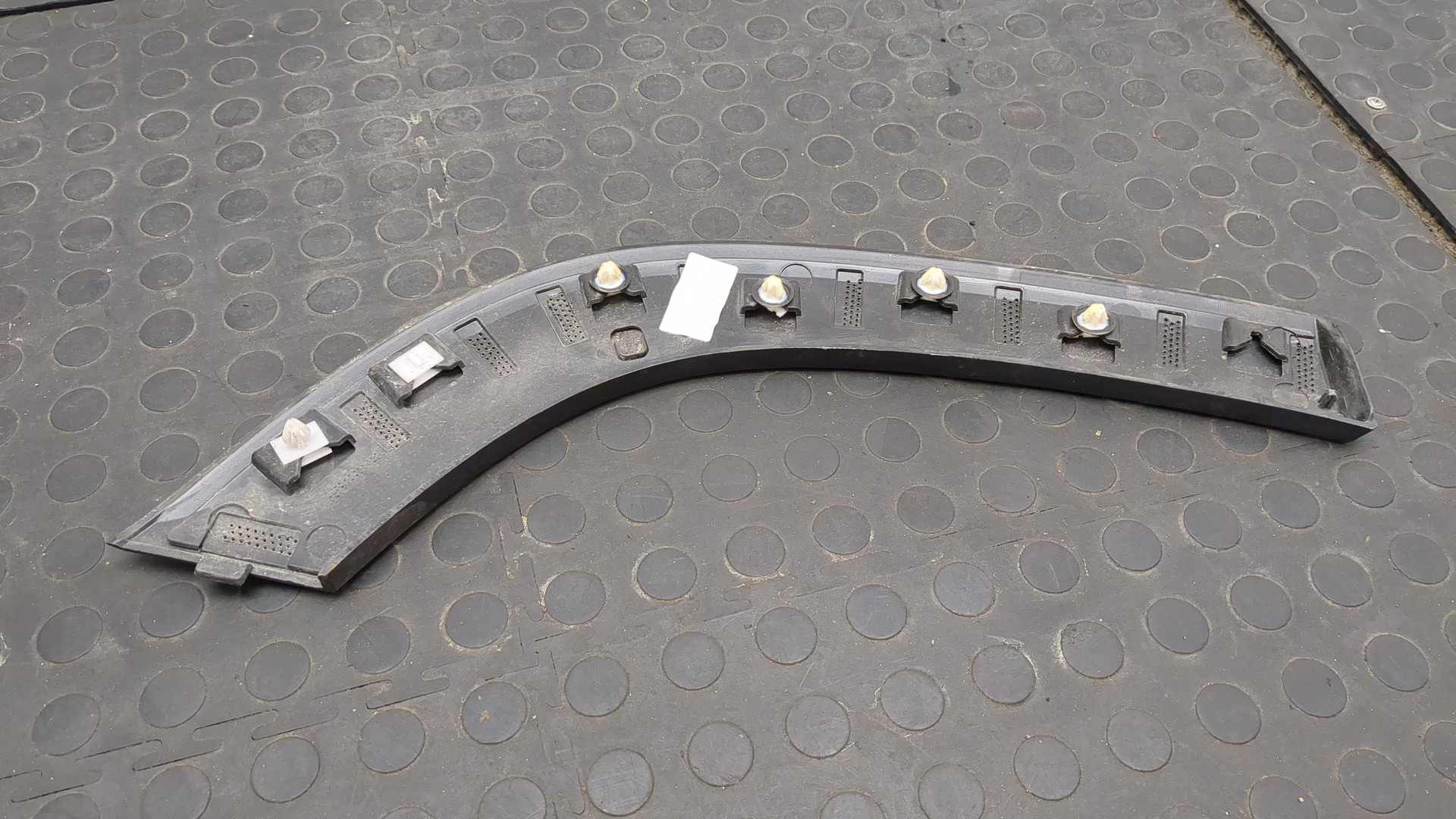 Накладка заднего крыла левого