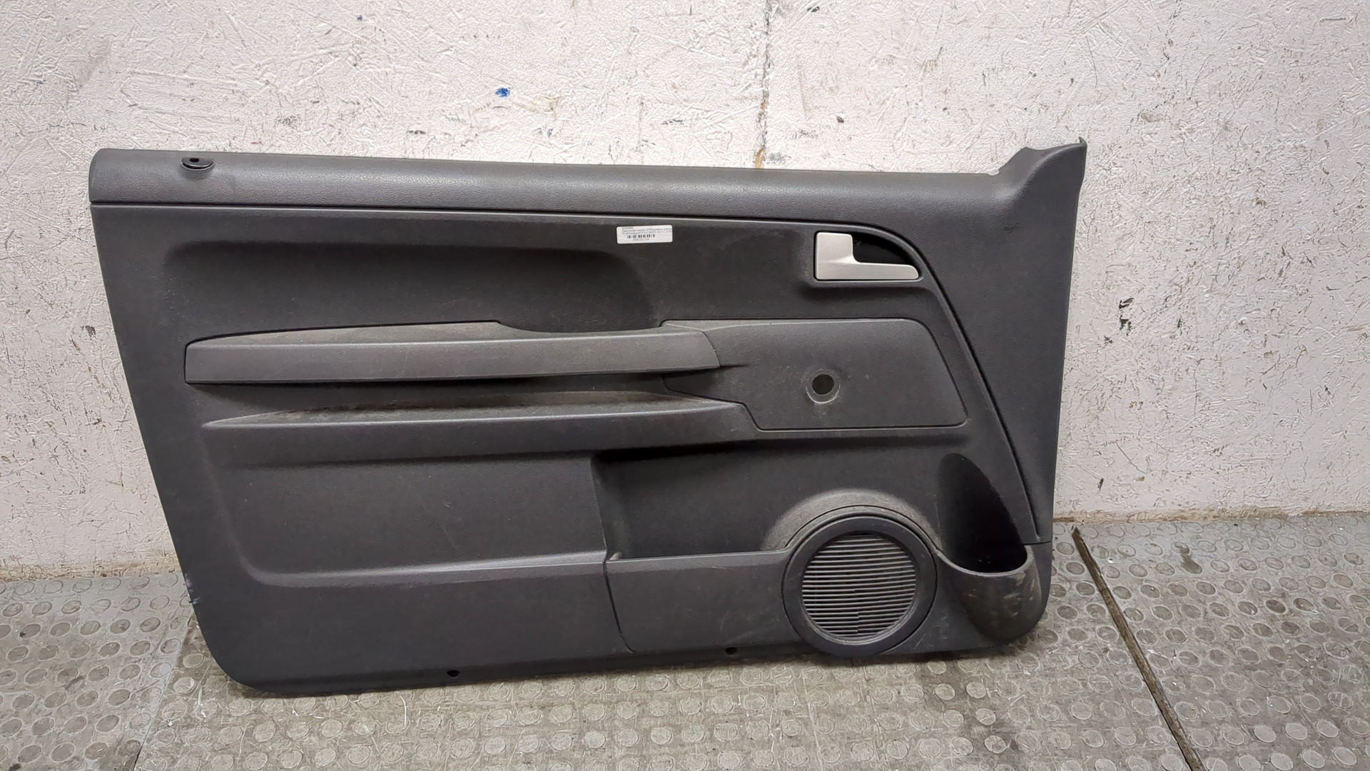 Обшивка двери передней левой
