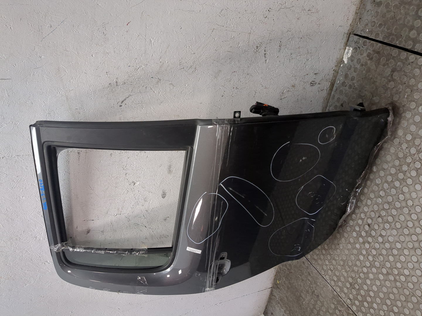 Дверь задняя правая